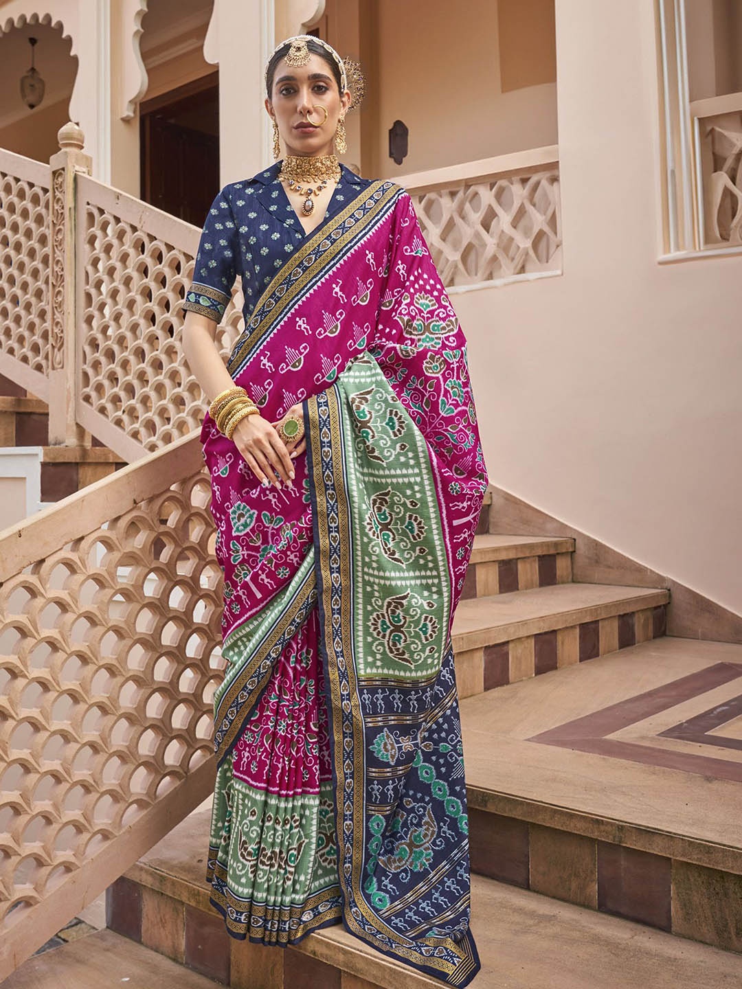 

elora Ethnic Motifs Patola Saree, Pink