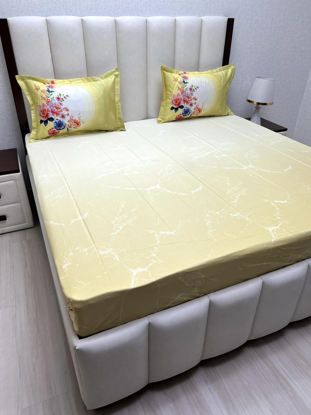 

Pure Decor Royal Majestic Yellow Abstract 240 TC Cotton King Bedsheet Set 2.74 m x 2.74 m