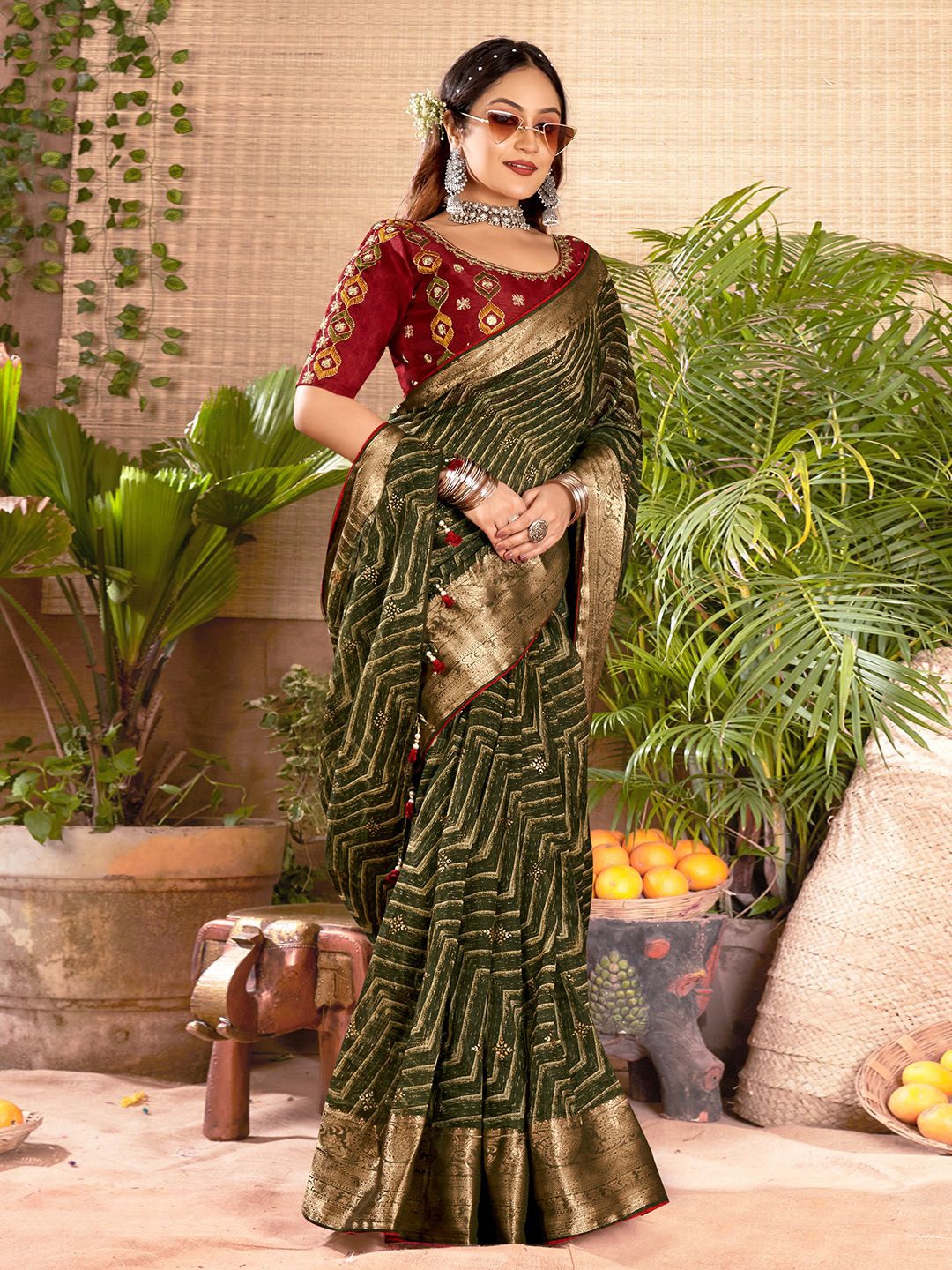 

Panzora Woven Design Zari Saree, Olive