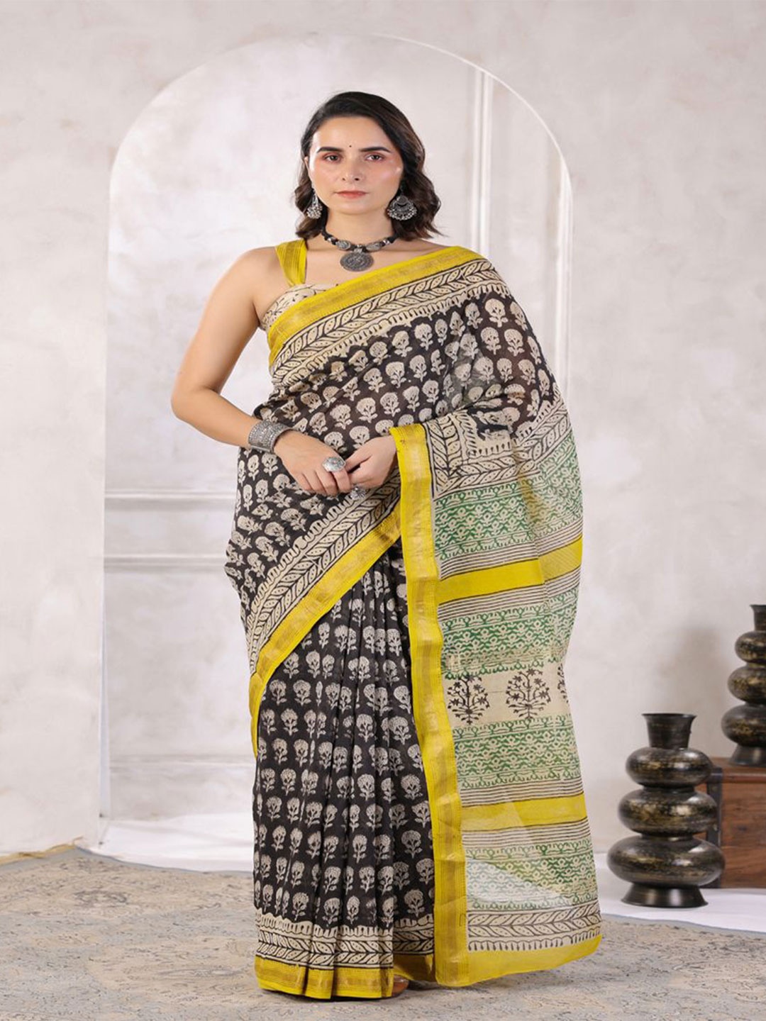 

Geroo Luxe Floral Block Print Saree, Black