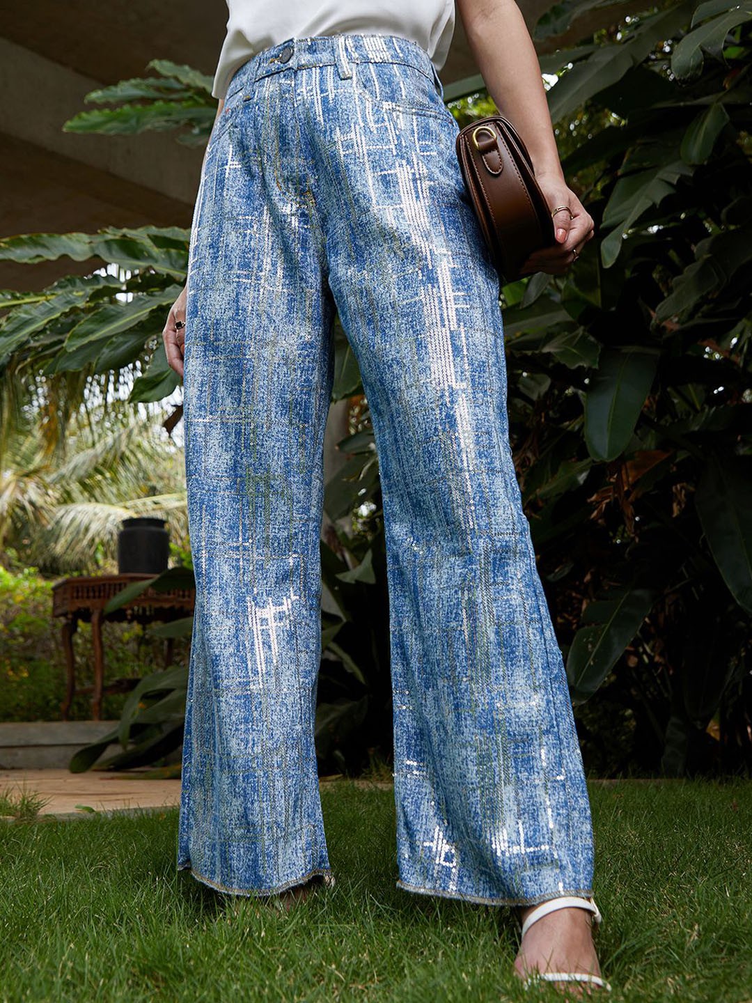 

Campus Sutra Women Comfort Relaxed Fit Embellished Stretchable Jeans, Blue