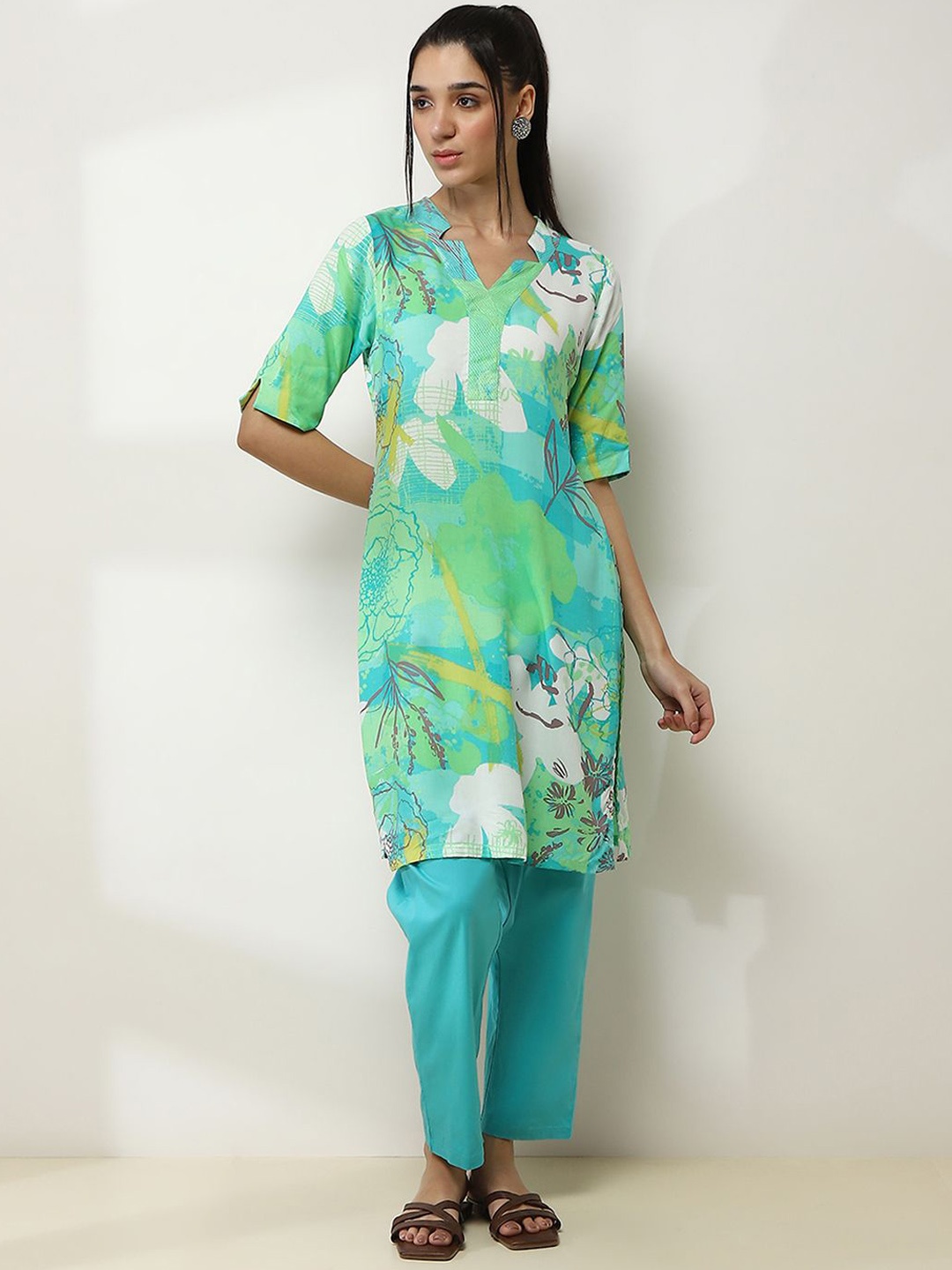 

Rangriti Floral Printed V-Neck Straight Kurta, Teal