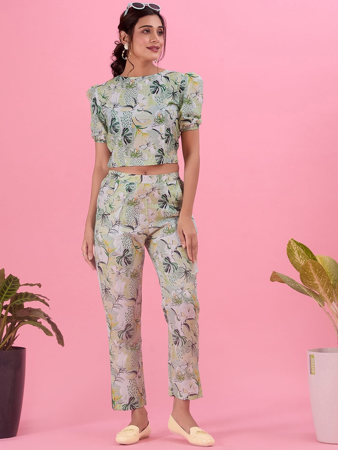 

Dressberry Green Floral Printed Boat Neck Top With Trousers