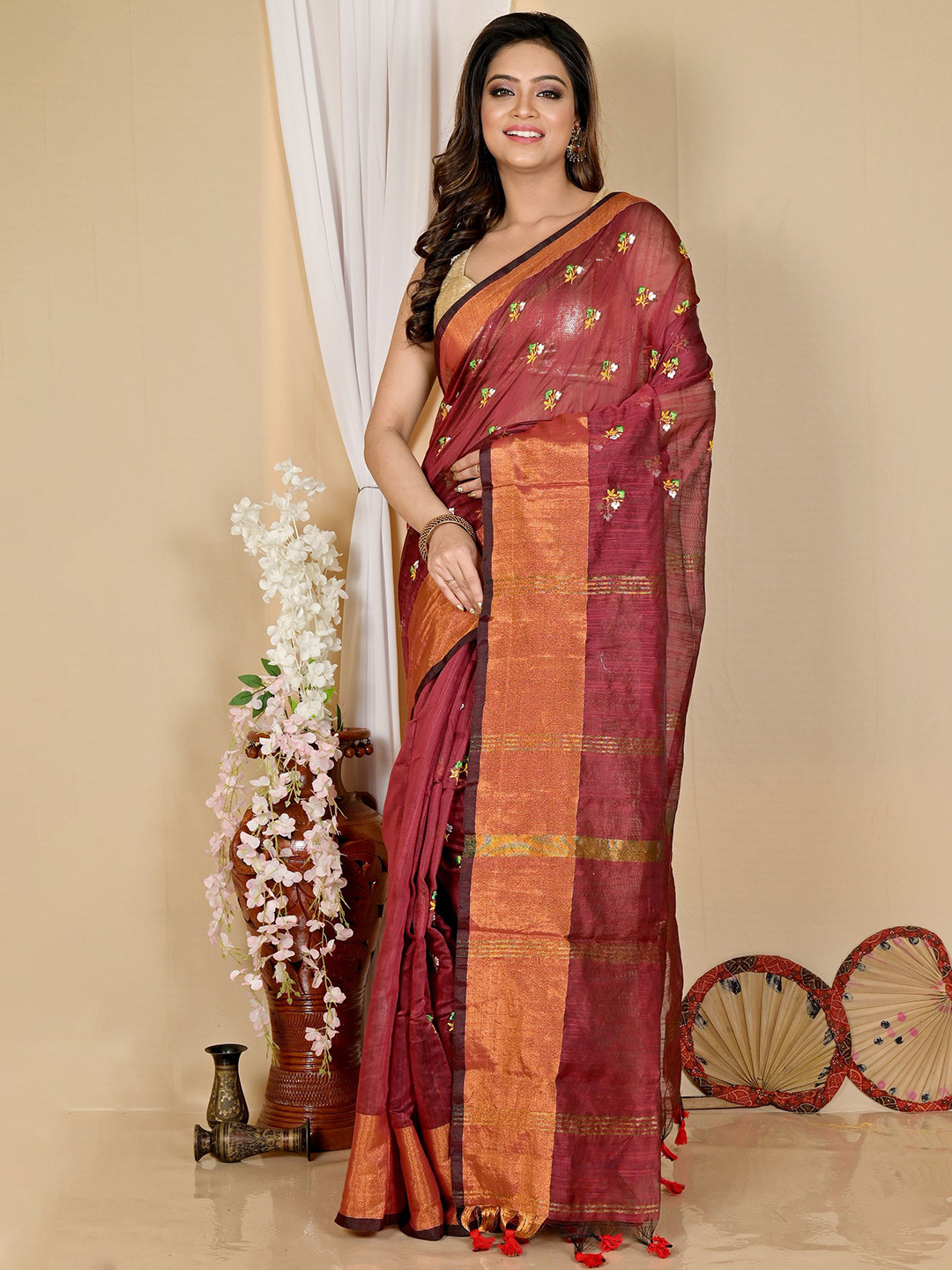 

DipDiya Floral Embroidered Taant Saree, Maroon