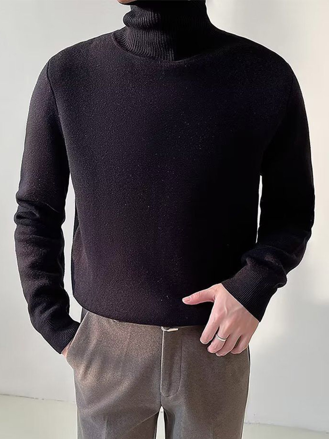 

StyleCast x Revolte Men Pullover, Black