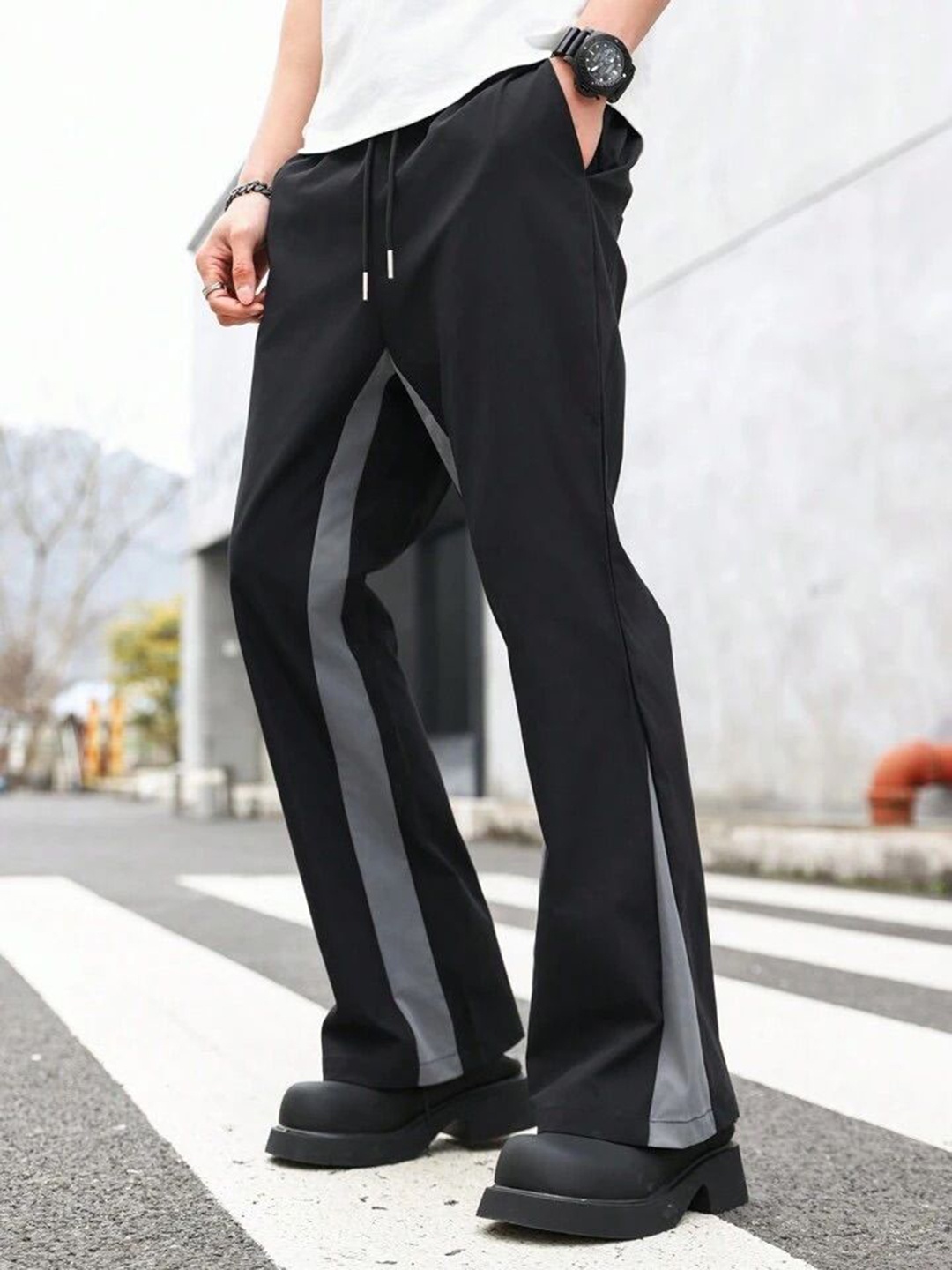 

TABADTOD Men Striped Relaxed Loose Fit Trousers, Black