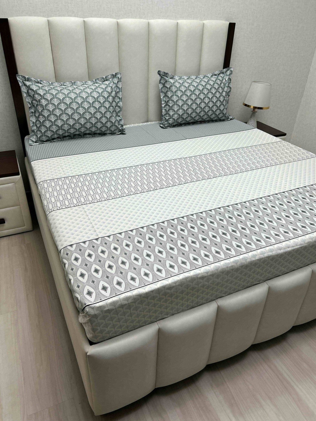 

Pure Decor Cotton King Size Double Bed Bedsheet With 2 Pillow Covers 2.74m X 2.74m, White