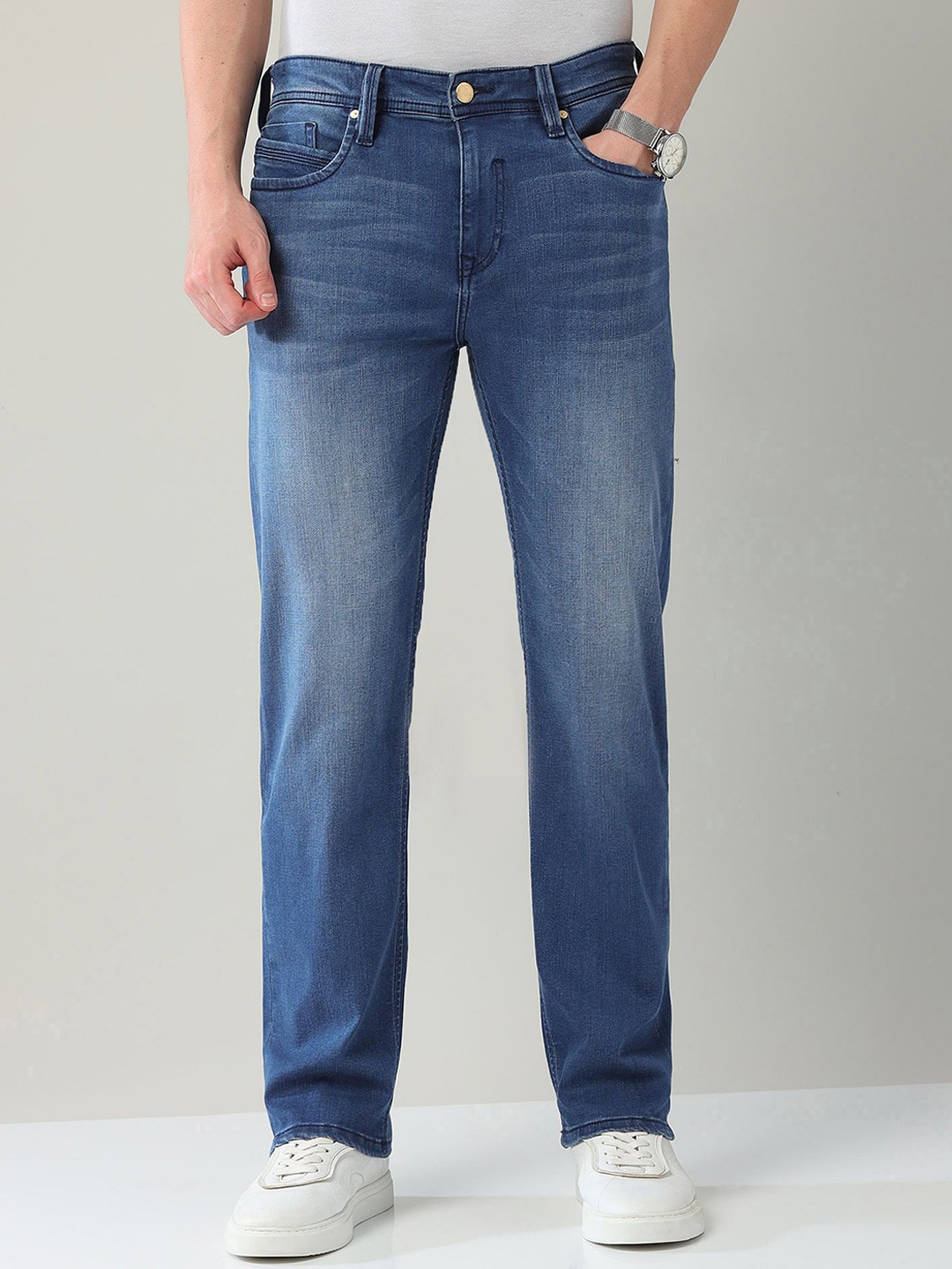 

AD By Arvind Men Light Fade Mid-Rise Jeans, Blue
