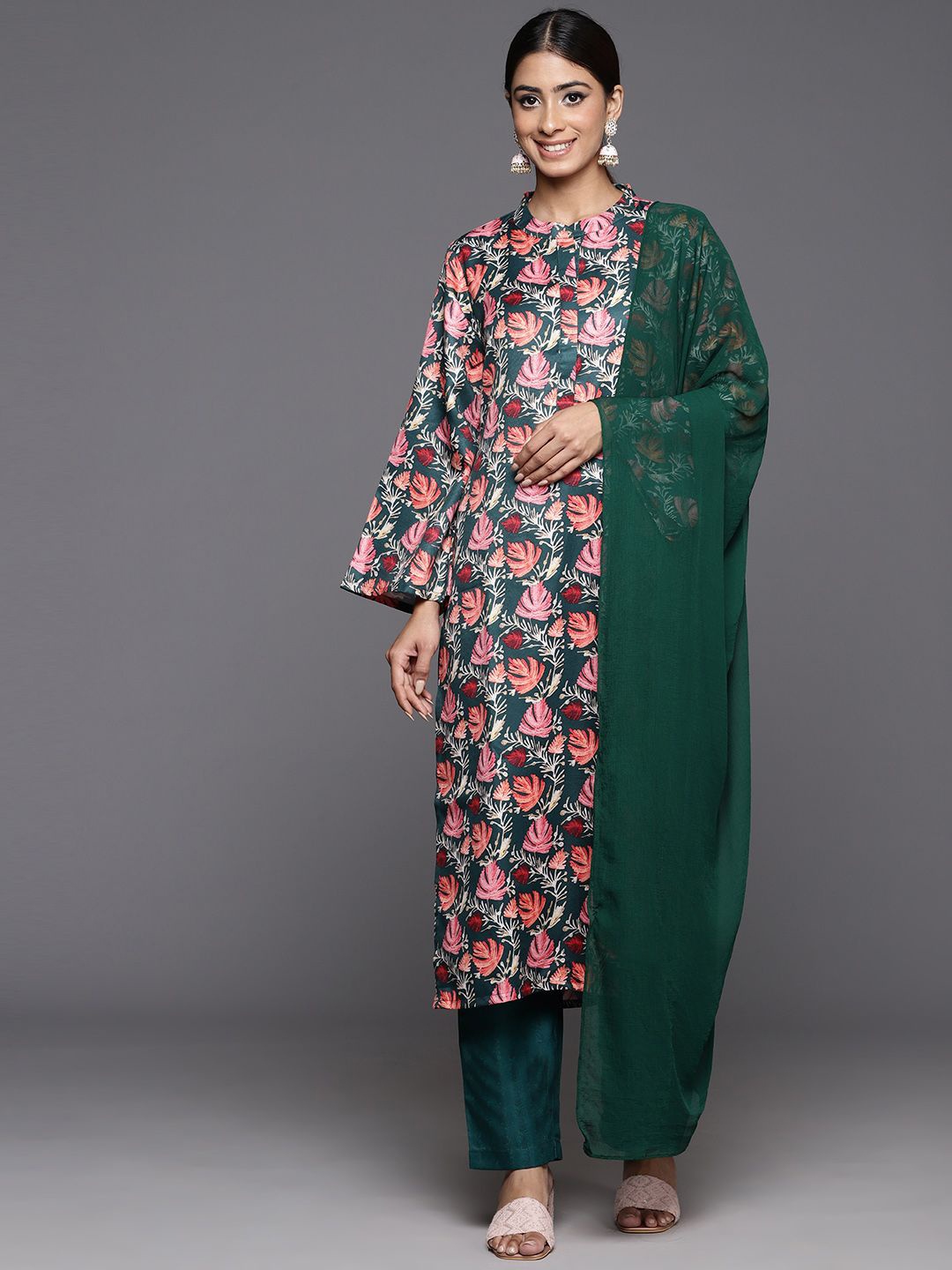 

Varanga Floral Printed Mandarin Collar Kurta With Trousers & Dupatta, Green