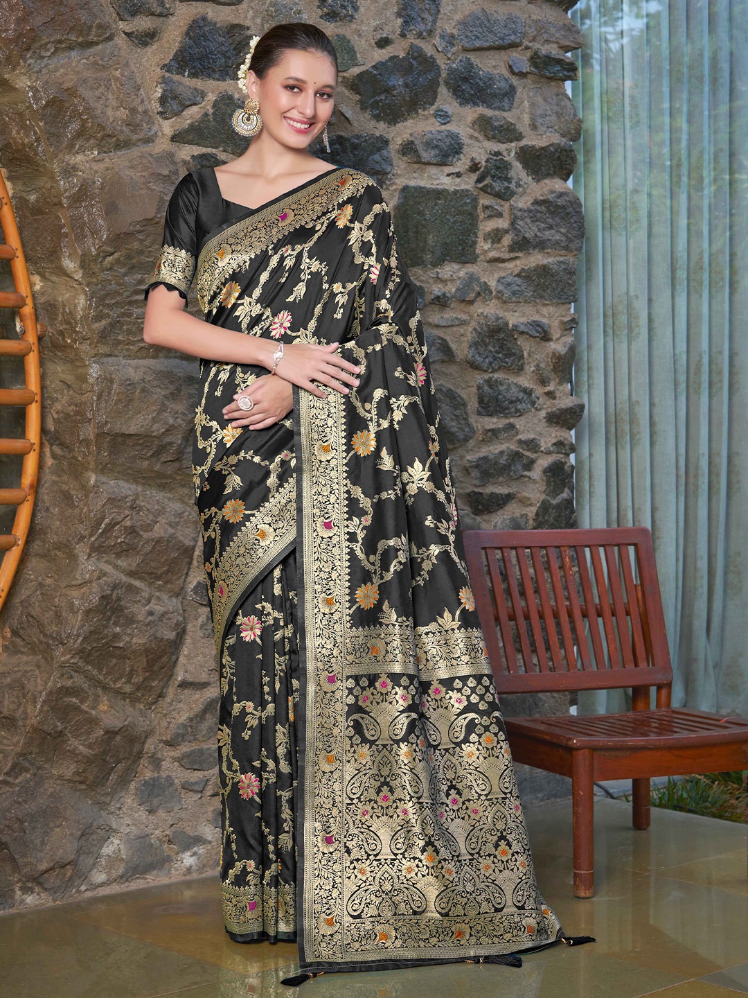 

SAREETHNIC Woven Design Zari Pure Silk Banarasi Saree, Black