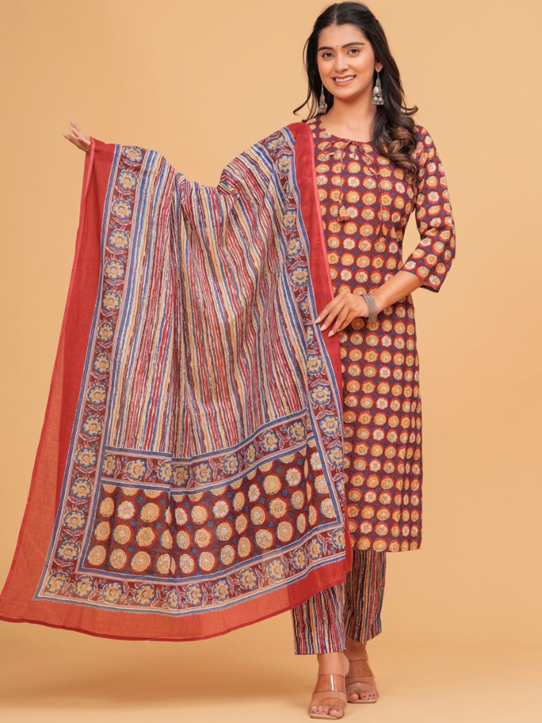 

yaltas Women Floral Printed Regular Kurta with Trousers & With Dupatta, Maroon