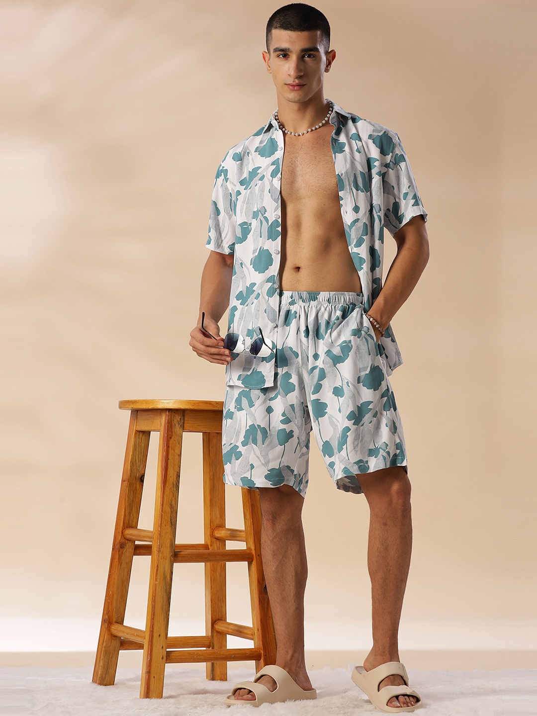 

HOUSE OF MAHNOTS Floral Printed Shirt Collar Shirt With Shorts, White