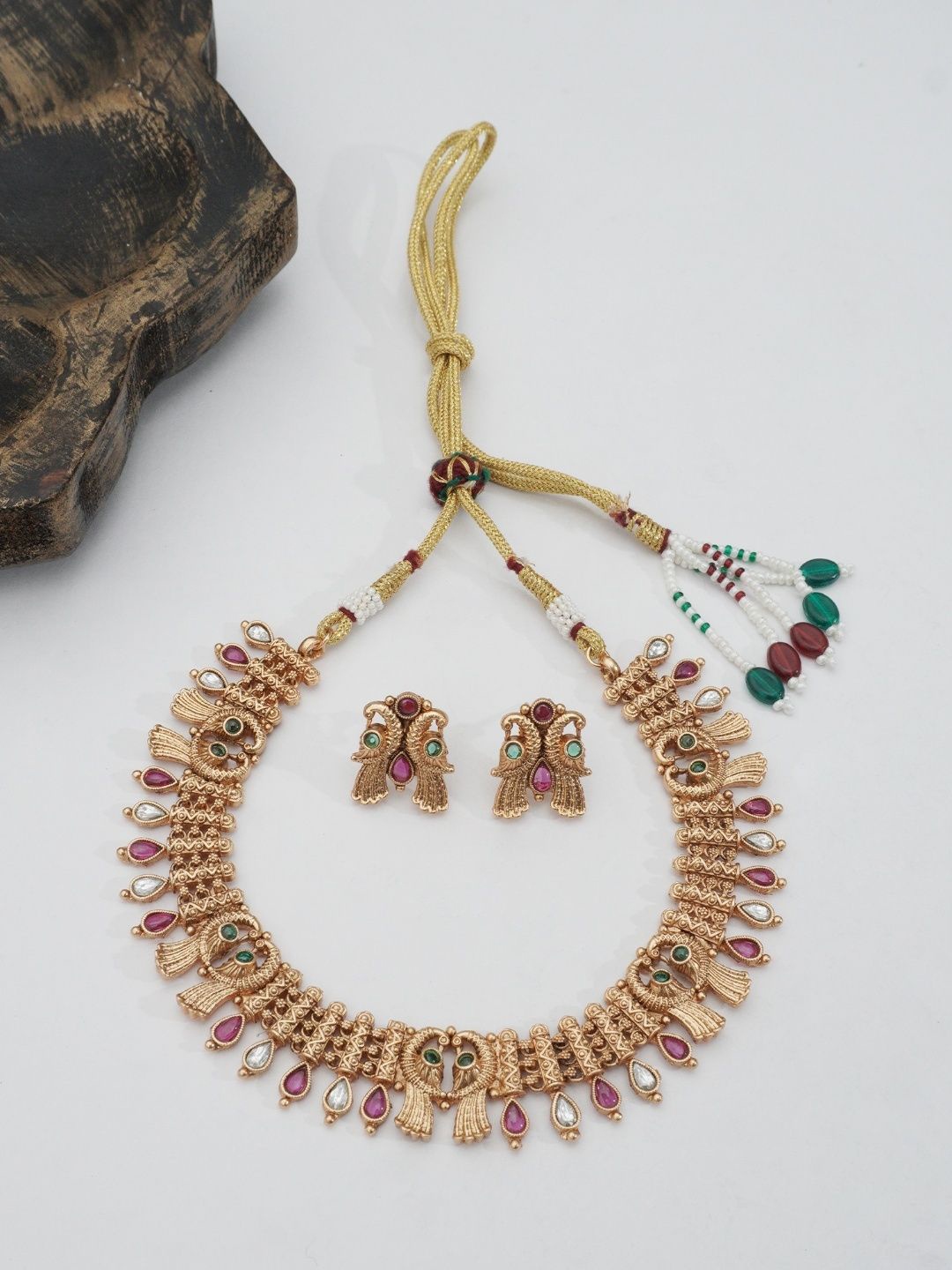 

Niscka Gold-Plated Kundan Stones Studded Jewellery Set