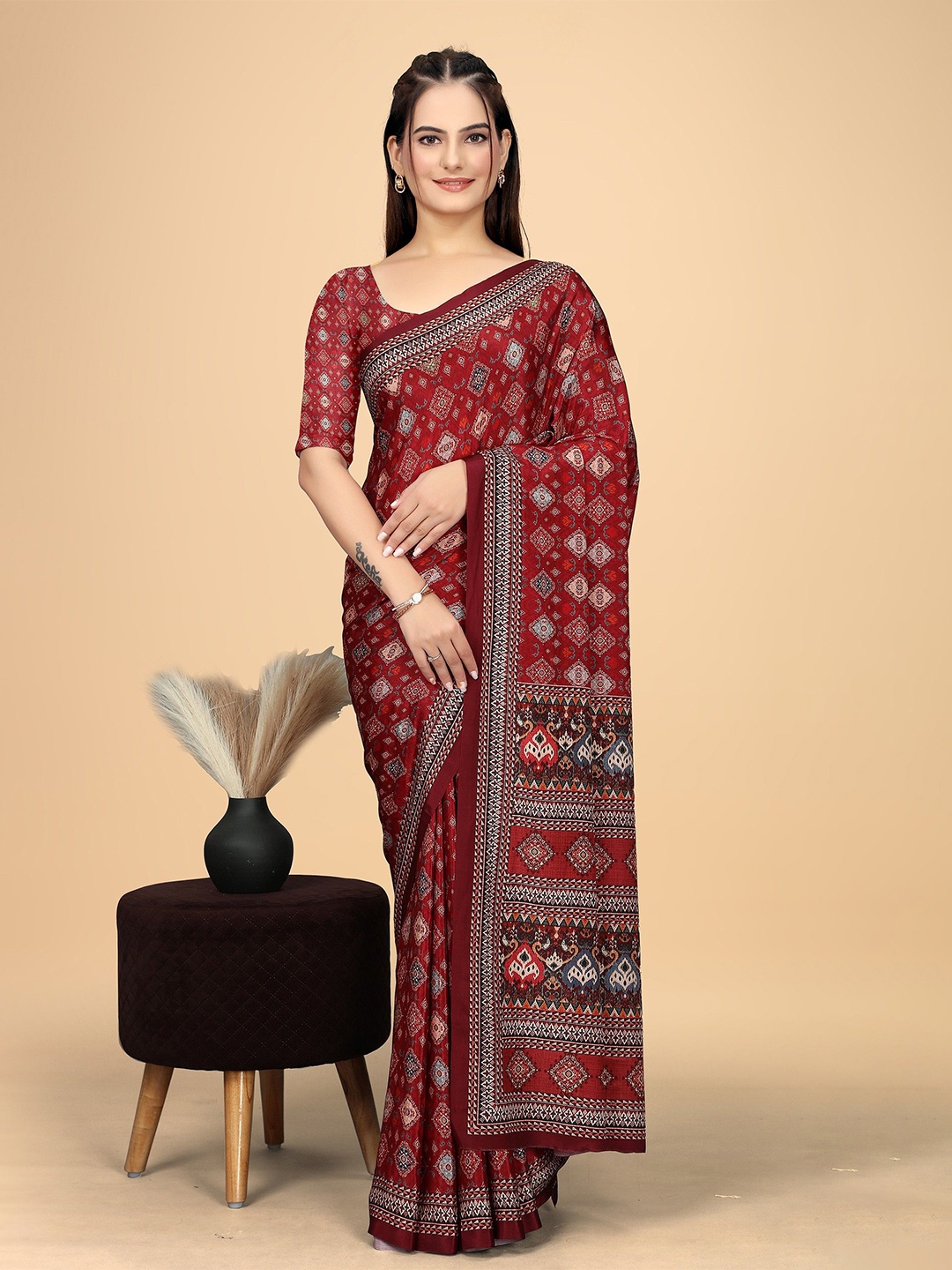 

K 5 Fashion Pure Crepe Saree, Red