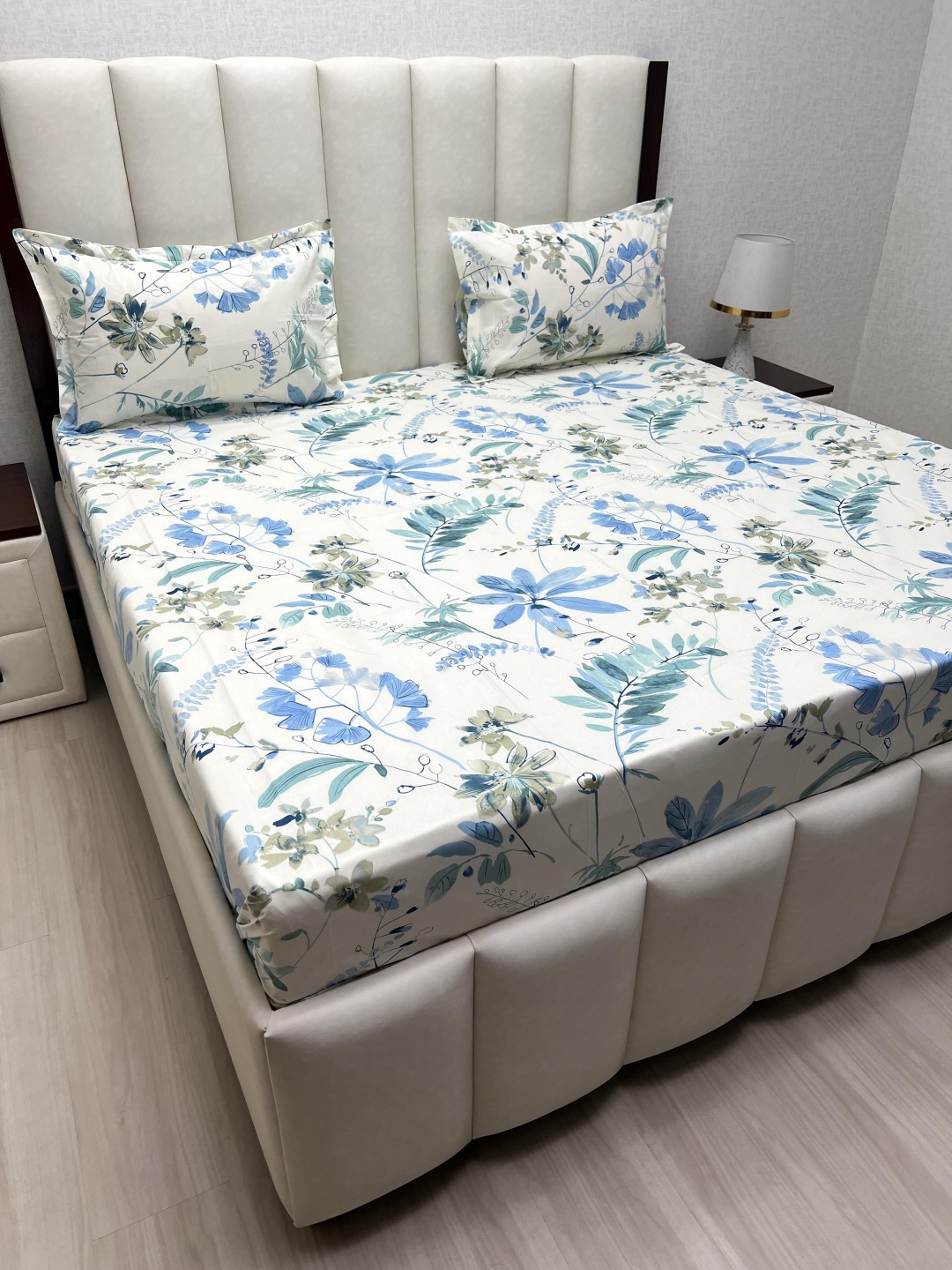 

Pure Decor Royal Velar White & Blue Floral 250 TC King Bedsheet Set 2.74 m x 2.74 m