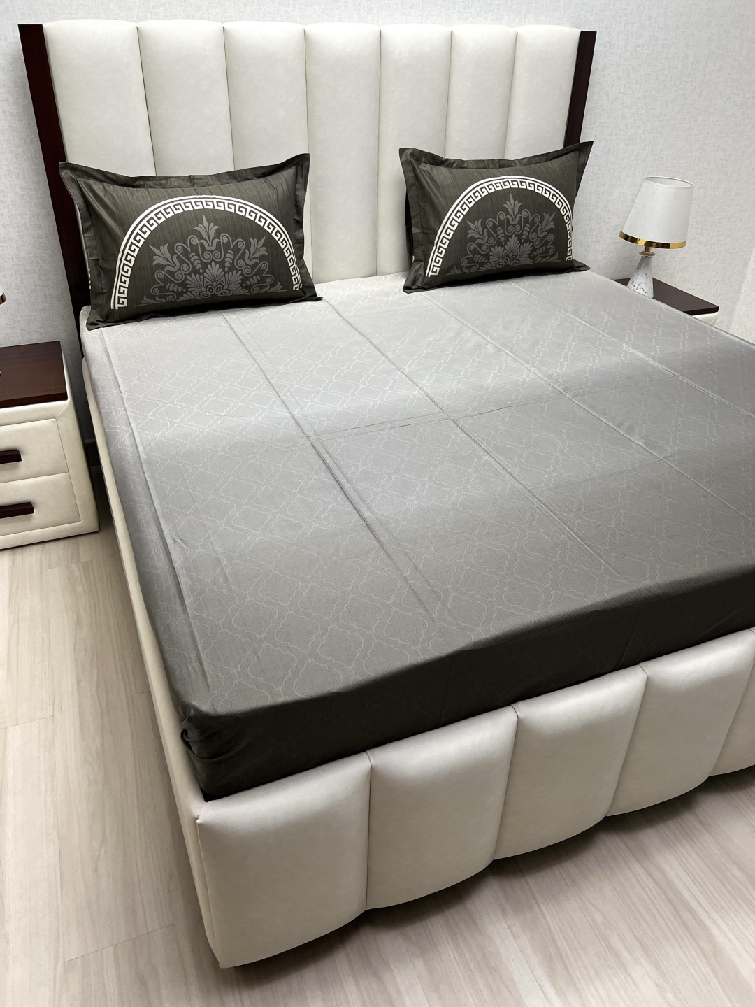 

Pure Decor Royal Majestic Green Geometric 240 TC Cotton King Bedsheet Set 2.74 m x 2.74 m, Grey