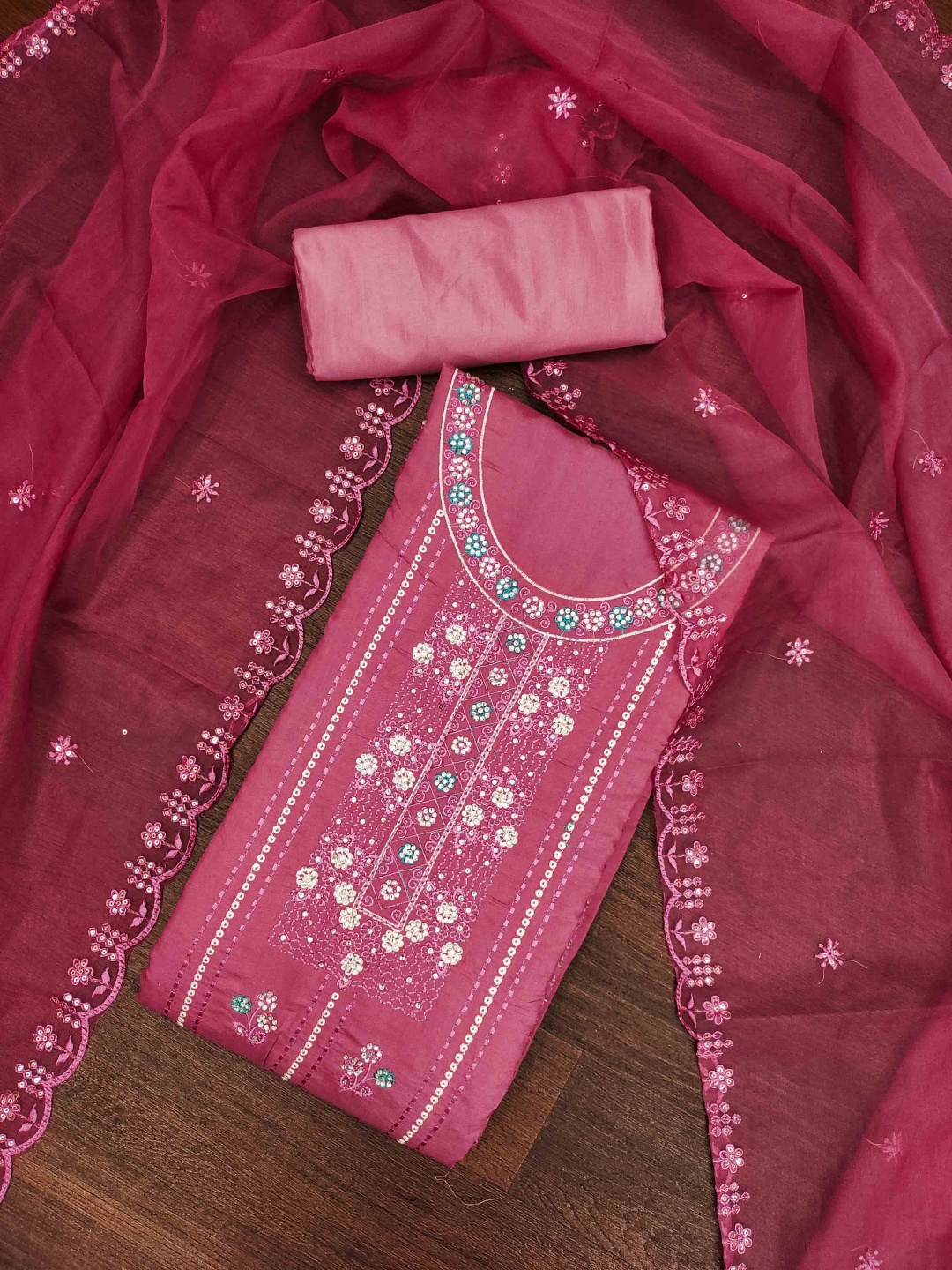 

Blissta Floral Printed Beads And Stones Roman Cotton Silk Unstitched Dress Material, Magenta