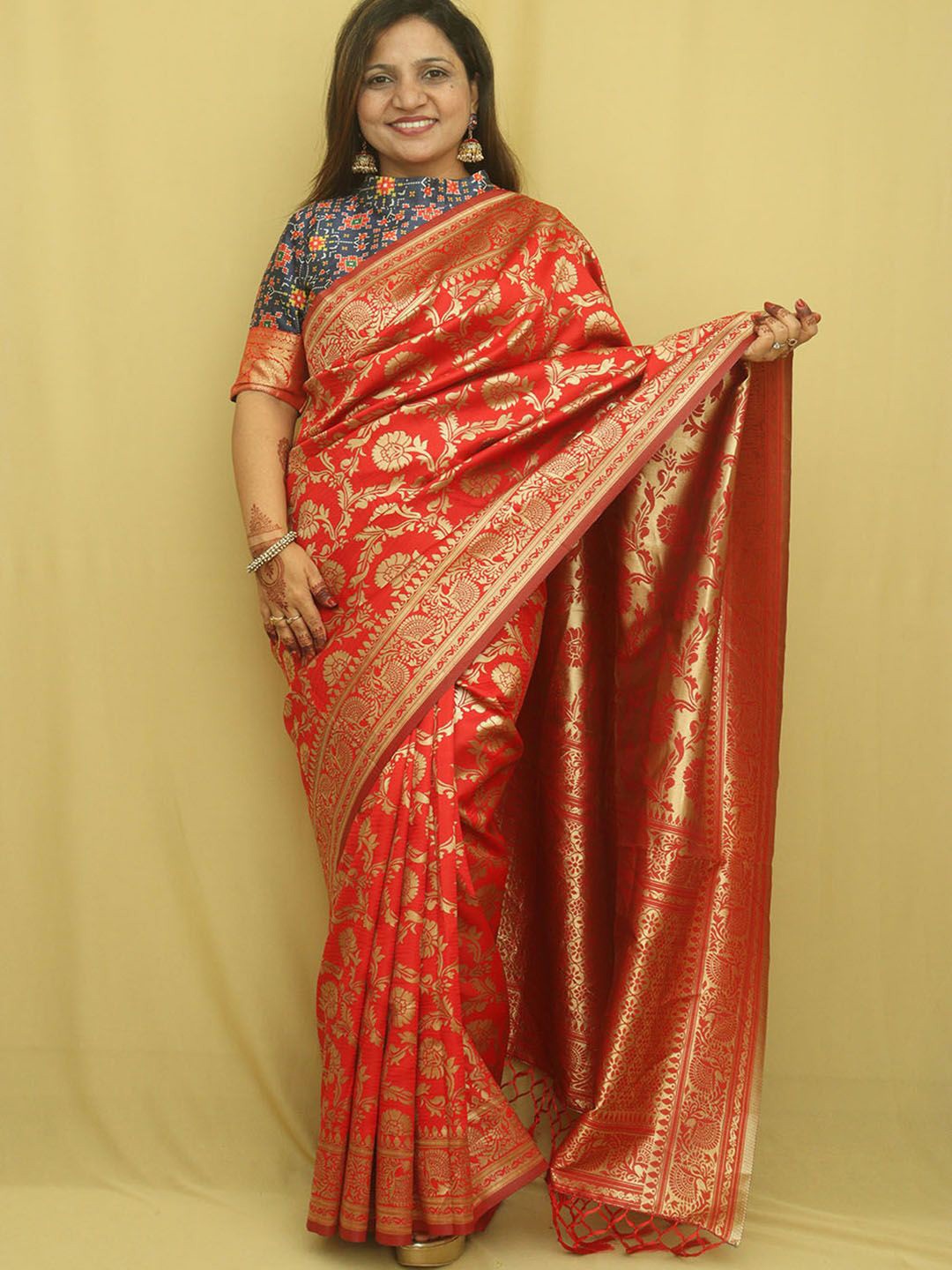 

Luxurionworld Woven Design Zari Silk Cotton Banarasi Saree, Red
