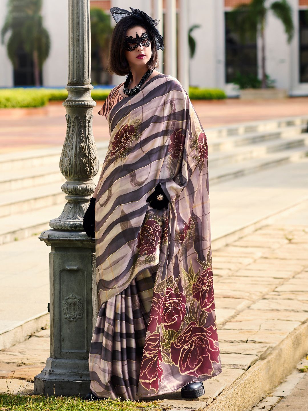 

Mitera Abstract Printed Satin Saree With Unstitched Blouse Piece, Purple