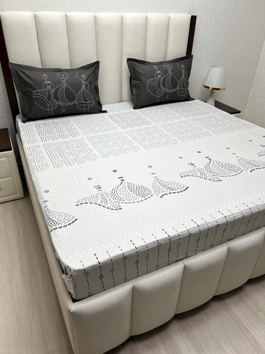 

Pure Decor Cotton King Size Double Bed Bedsheet With 2 Pillow Covers 2.74m X 2.74m, White