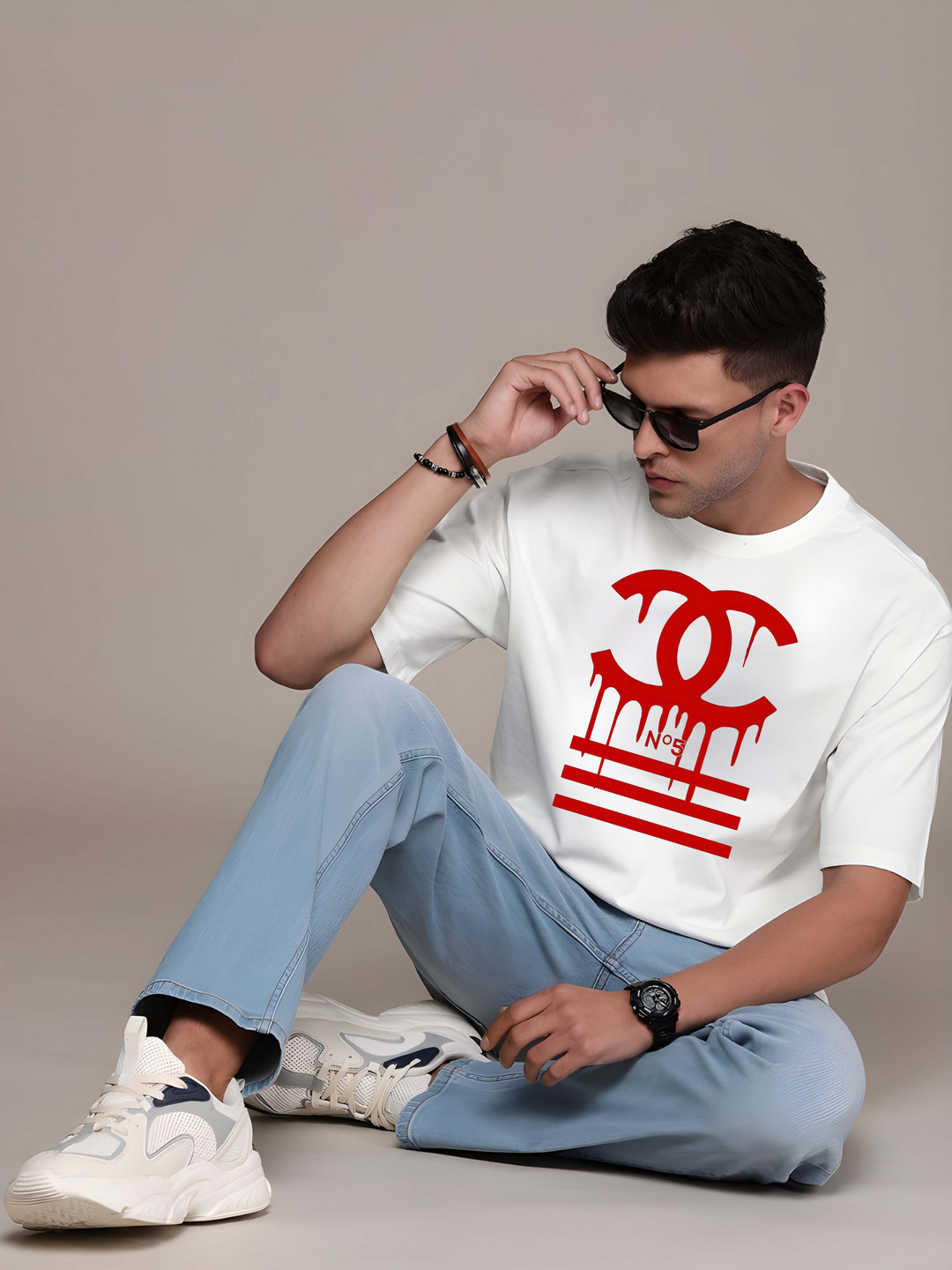 

BOWLIFESTYLE Men Graphic Printed Round Neck Cotton Relaxed Fit T-shirt, White