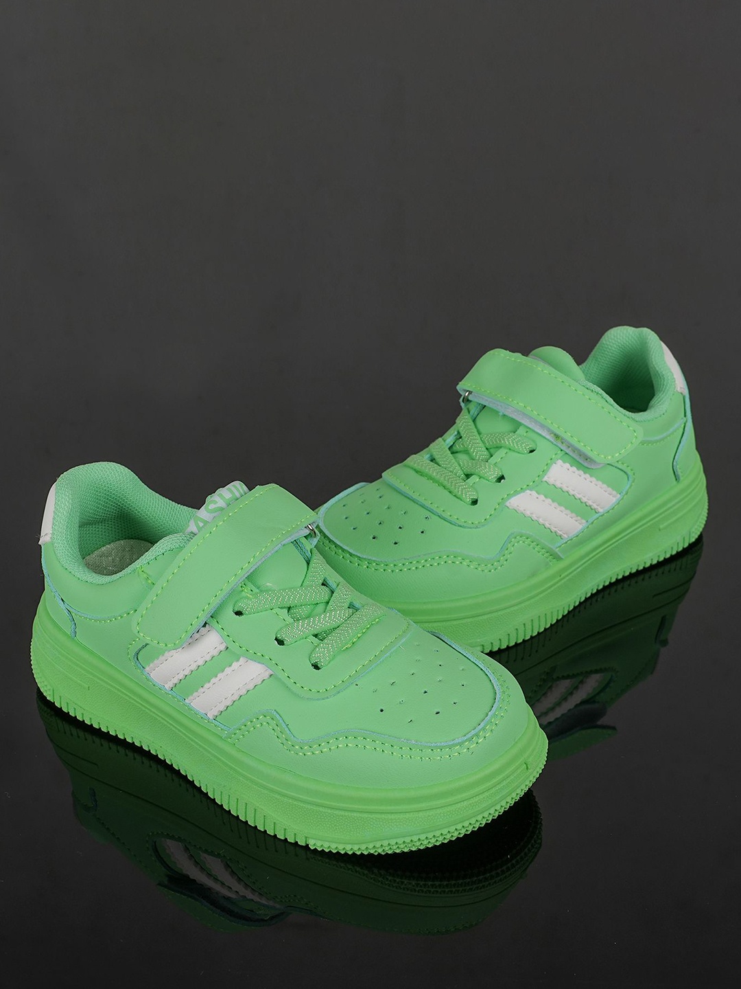 

FEETWELL SHOES Kids Woven Design Sneakers, Green