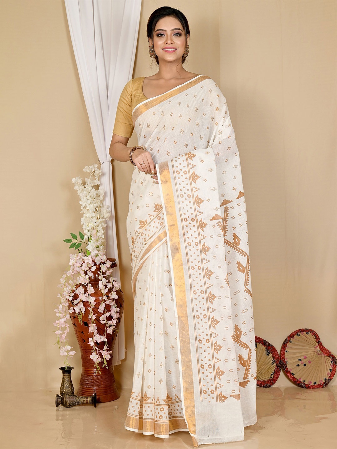 

DipDiya Woven Design Zari Pure Cotton Taant Saree, White