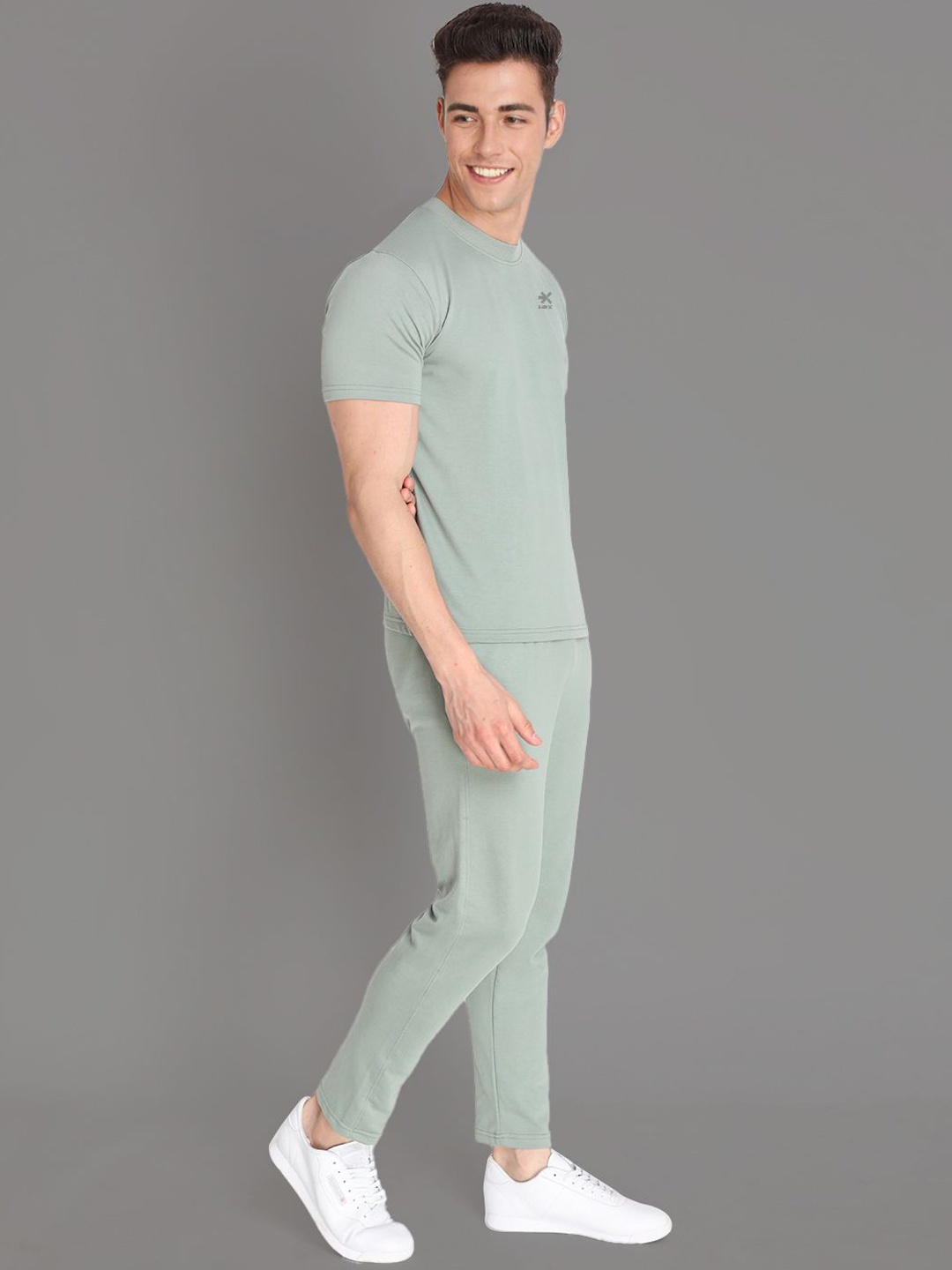 

HRX by Hrithik Roshan Men Solid T-Shirt With Trousers Co-ords Set, Green