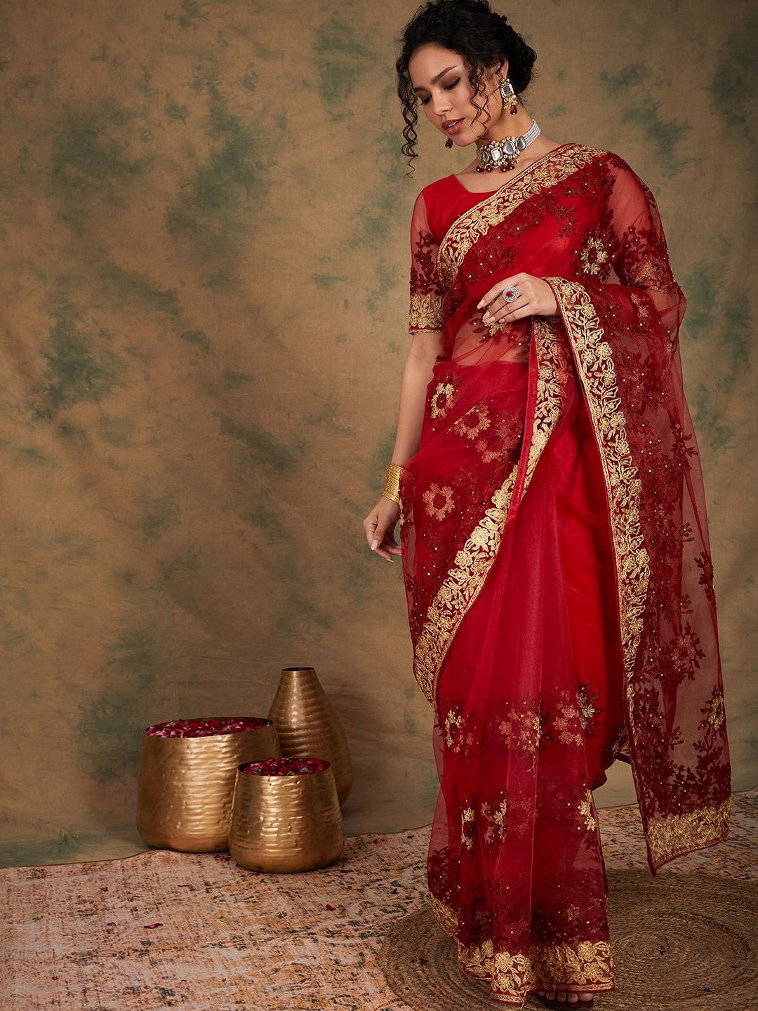 

DEVATITHI Women Floral Embroidered Net Saree, Maroon