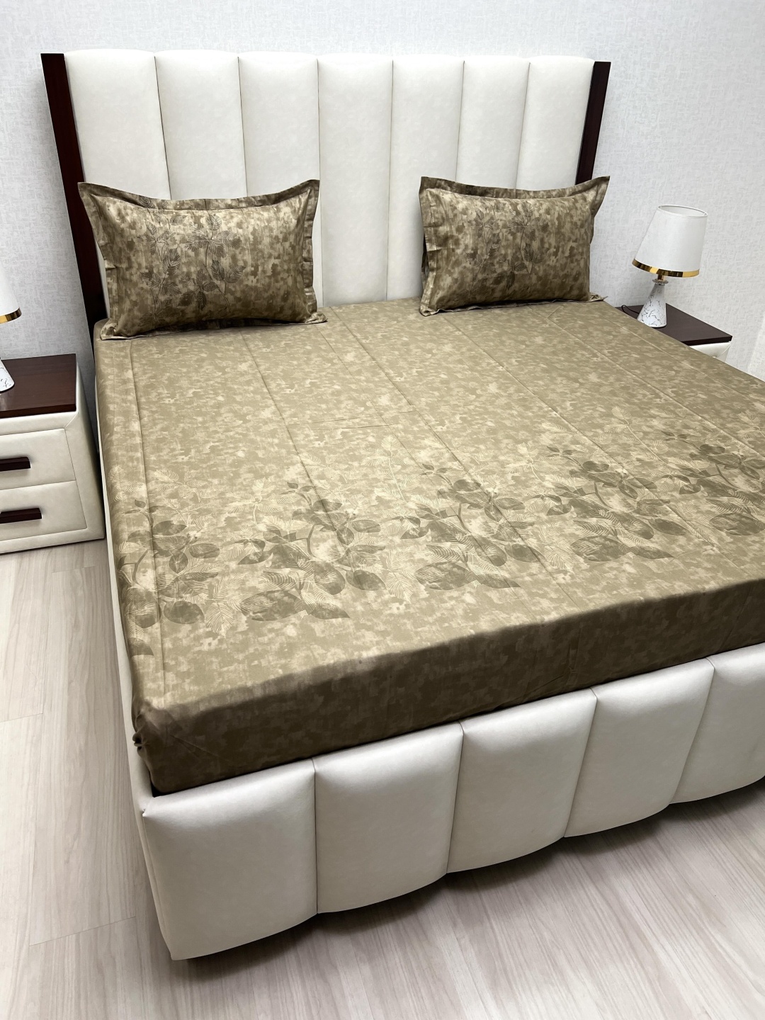 

Pure Decor Royal Majestic Brown Printed Cotton 400 TC King Bedsheet Set 2.74 m x 2.74 m