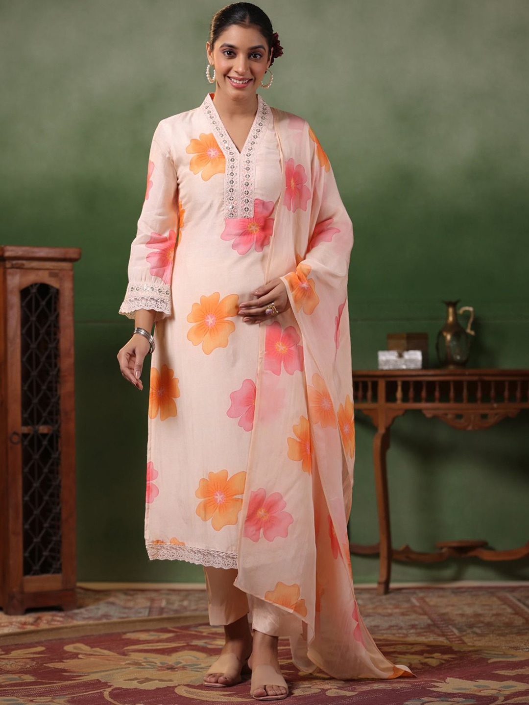 

Navlik Floral Embroidered V-Neck Sequinned Silk Crepe Kurta With Trousers & Dupatta, Peach