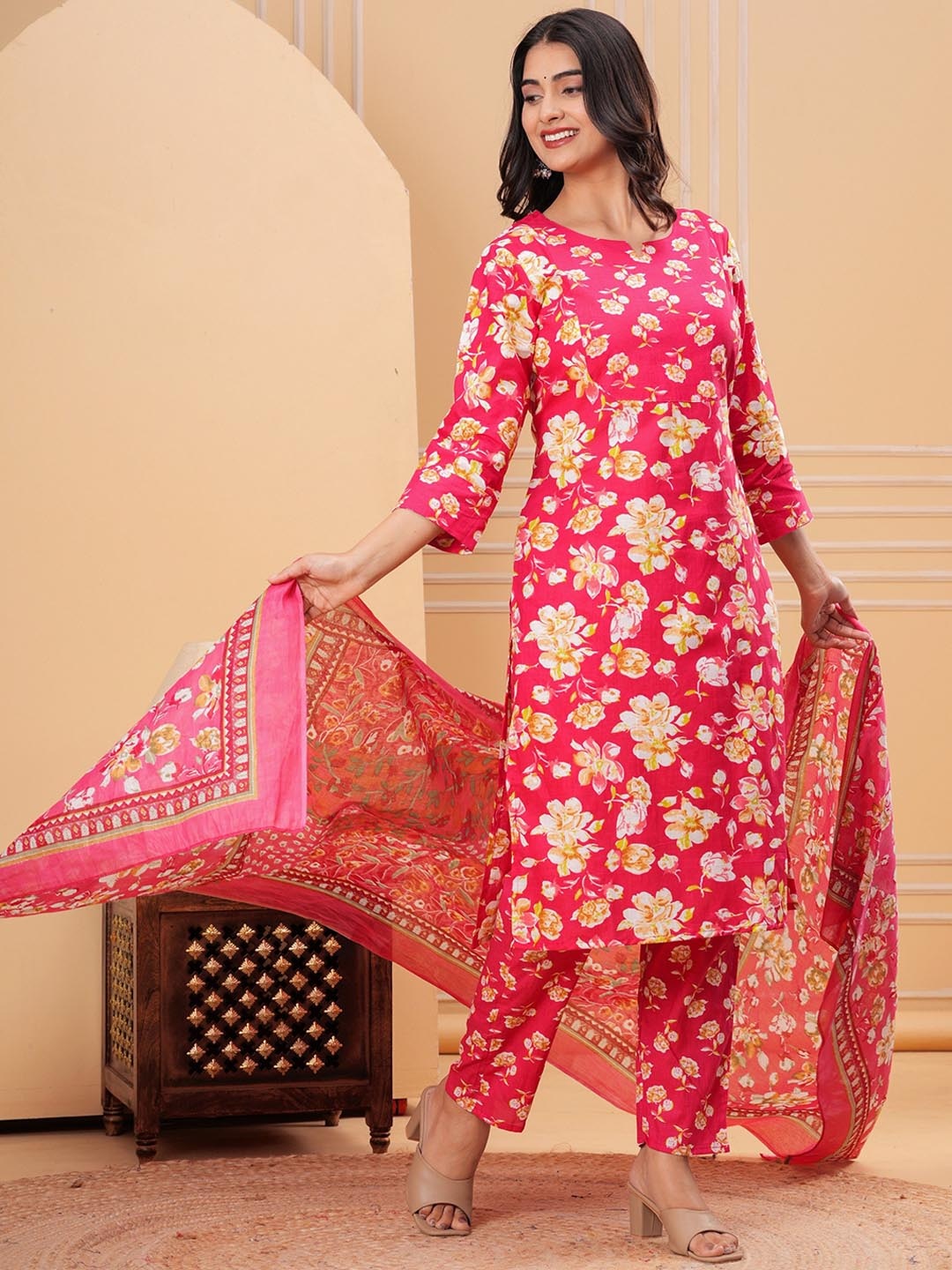 

UT Venero Women Floral Printed Regular Pure Cotton Kurta with Trousers & With Dupatta, Pink
