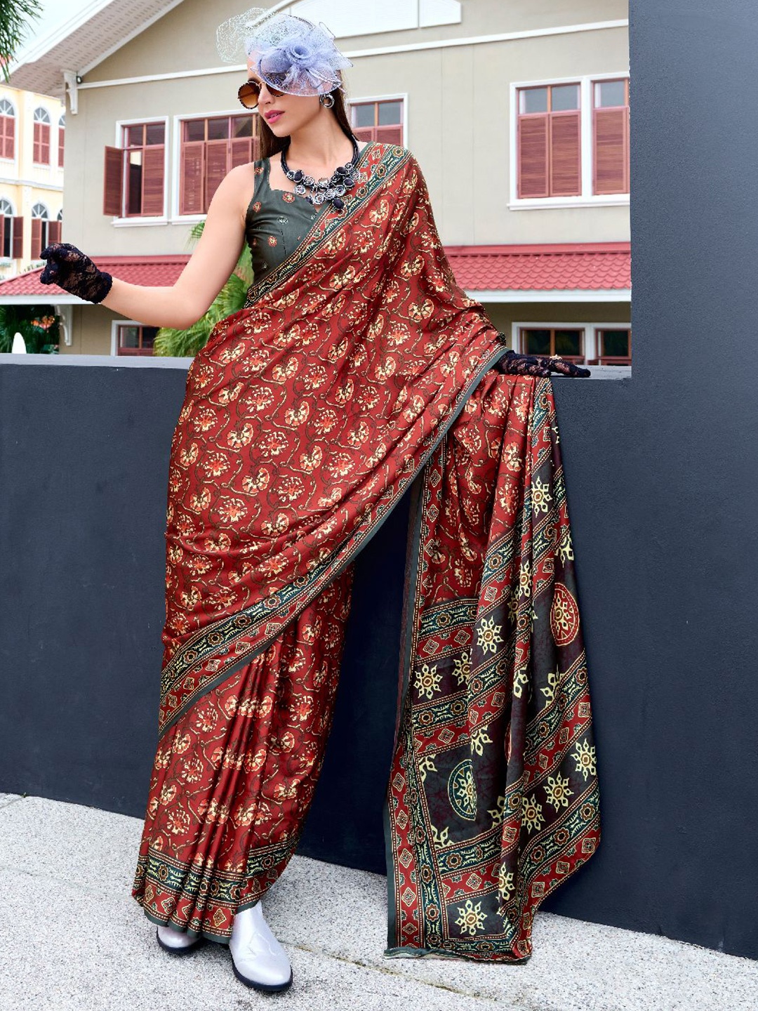 

Mitera Floral Satin Saree, Red