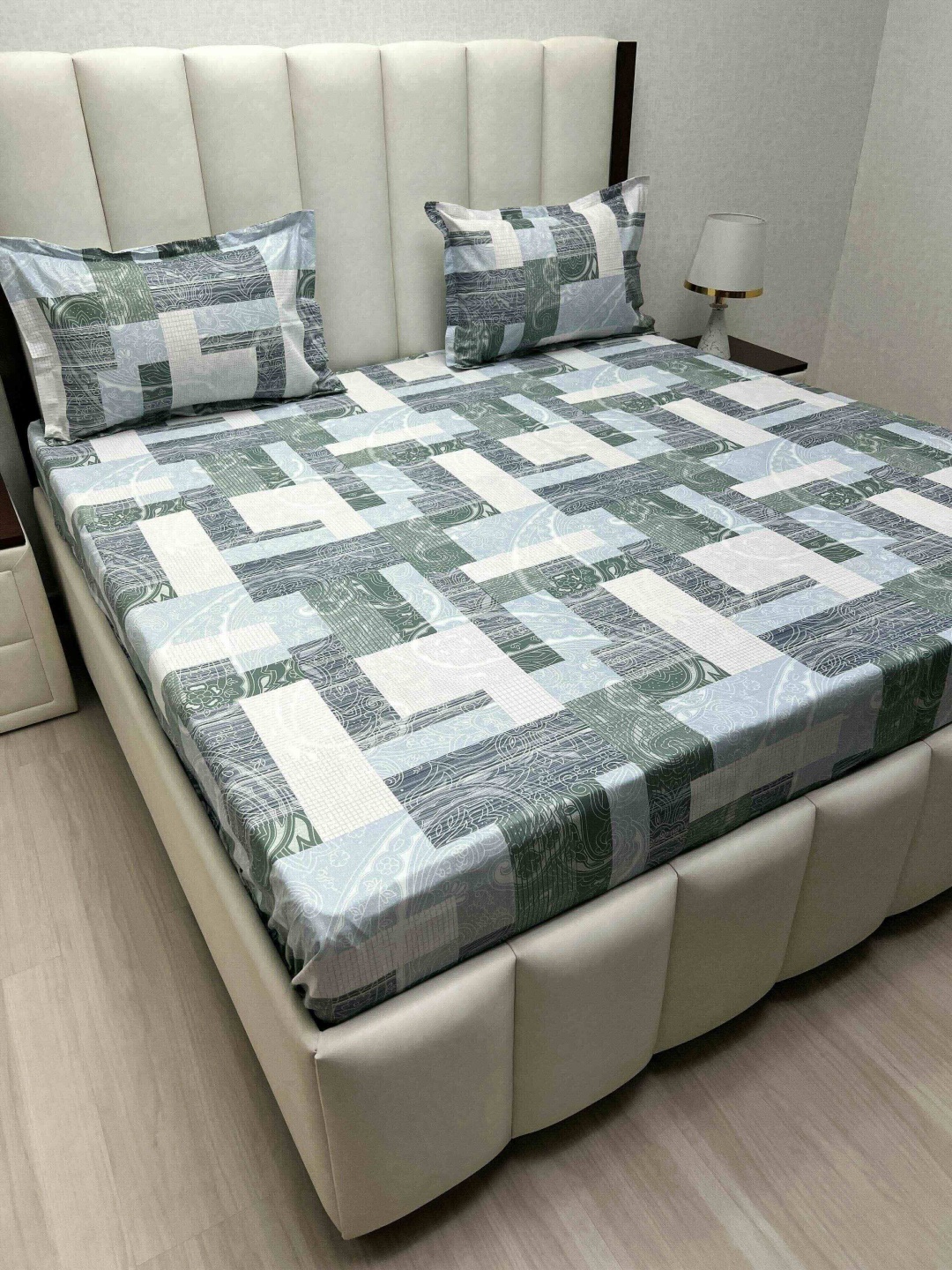 

Pure Decor Blue & White Geometric Printed 330 TC King Bedsheet Set 2.74 m x 2.74 m