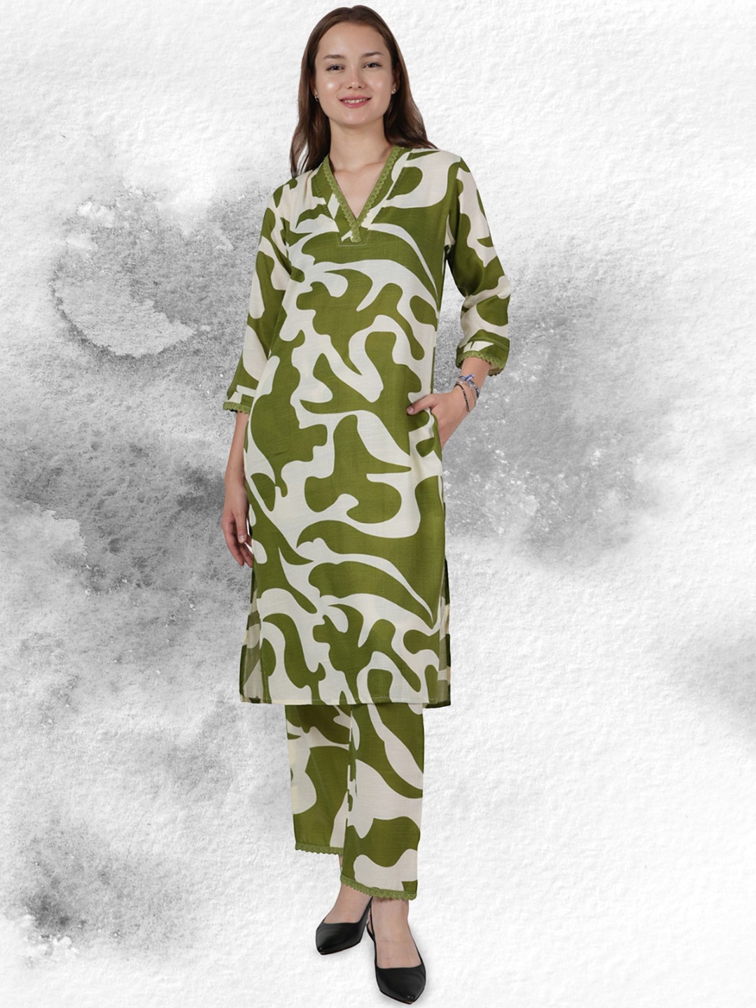 

NEYSA Abstract Printed V-Neck Pure Cotton Tunic With Trouser, Green