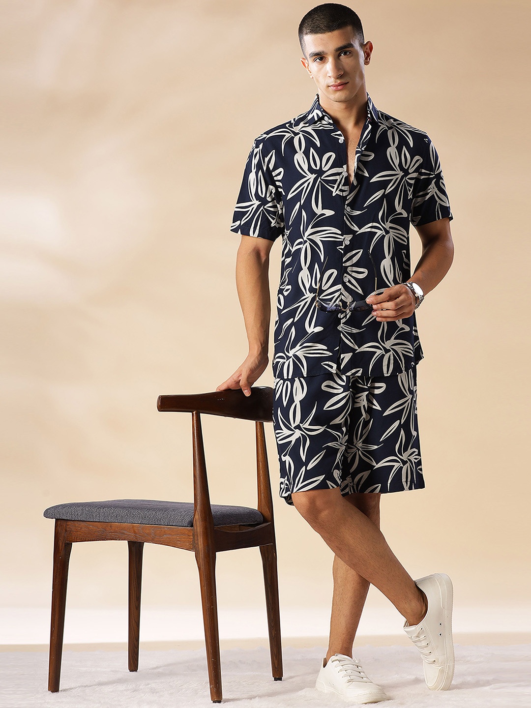 

HOUSE OF MAHNOTS Floral Printed Shirt Collar Shirt With Shorts, Navy blue