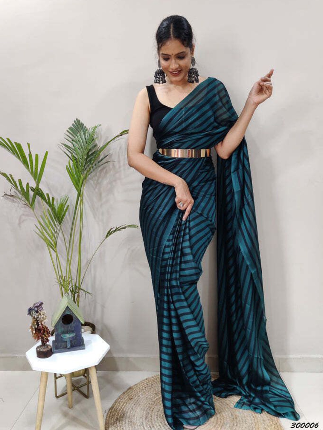 

bansari textiles Striped Saree, Blue