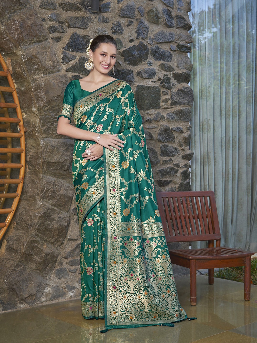 

SAREETHNIC Woven Design Zari Pure Silk Banarasi Saree, Black