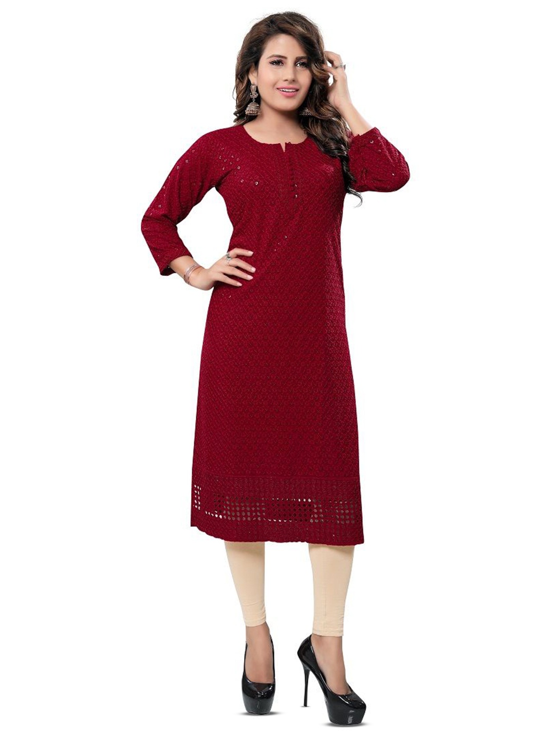 

DREAM & DZIRE Embroidered Round Neck Straight Kurta, Maroon