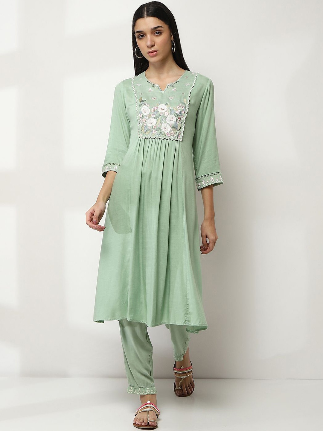 

Rangriti Floral Yoke Design Pleated Notch-Neck A-Line Kurta, Sea green