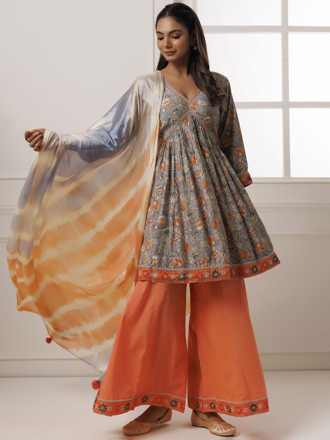 

Geroo Luxe Floral Printed Empire Thread Work Chanderi Silk Kurta With Palazzos & Dupatta, Grey