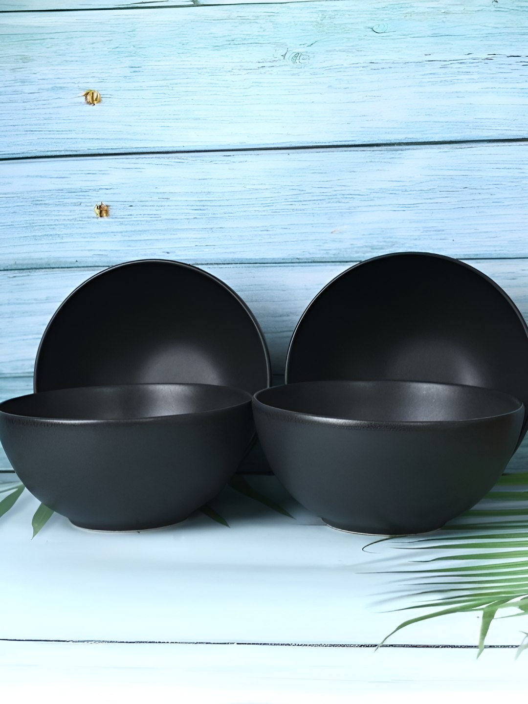 

Mesa Black 4 Pieces Stoneware Glossy Serving Bowls