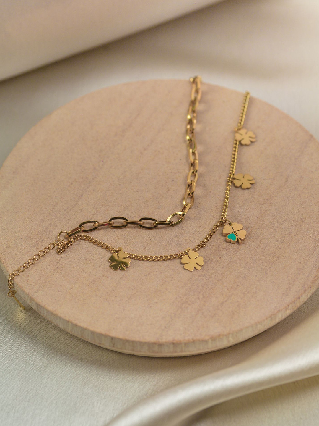 

ARTKLIM Gold Plated Clover Charms Double Layered Stainless Steel Charm Bracelet