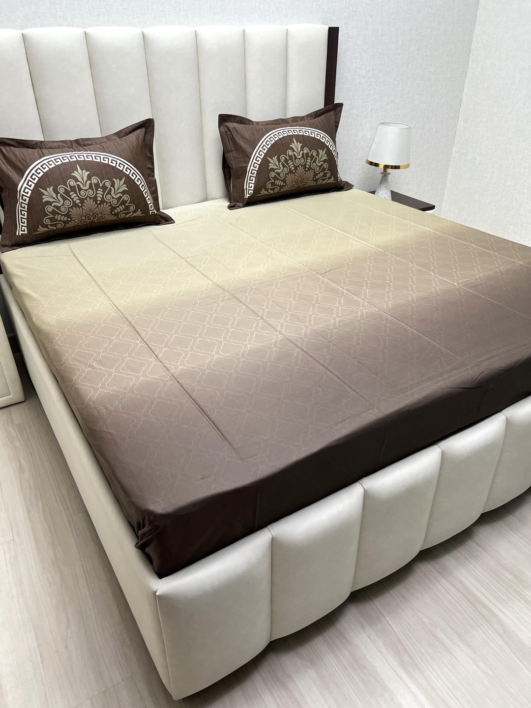 

Pure Decor Royal Majestic Brown Ethnic Motifs 330 TC King Bedsheet Set 2.74 m x 2.74 m