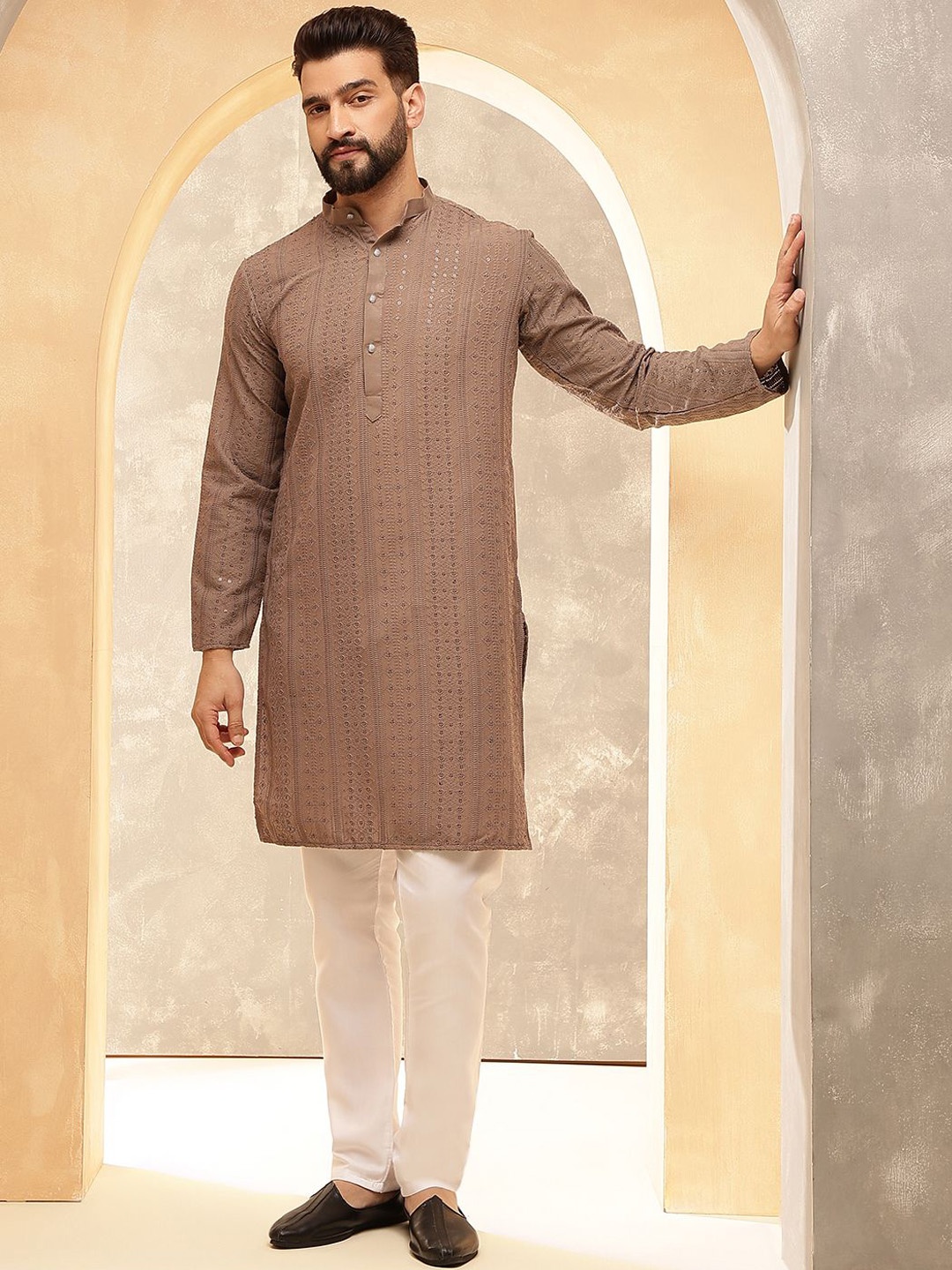 

Anouk Brown Geometric Sequence Band Collar Straight Kurta