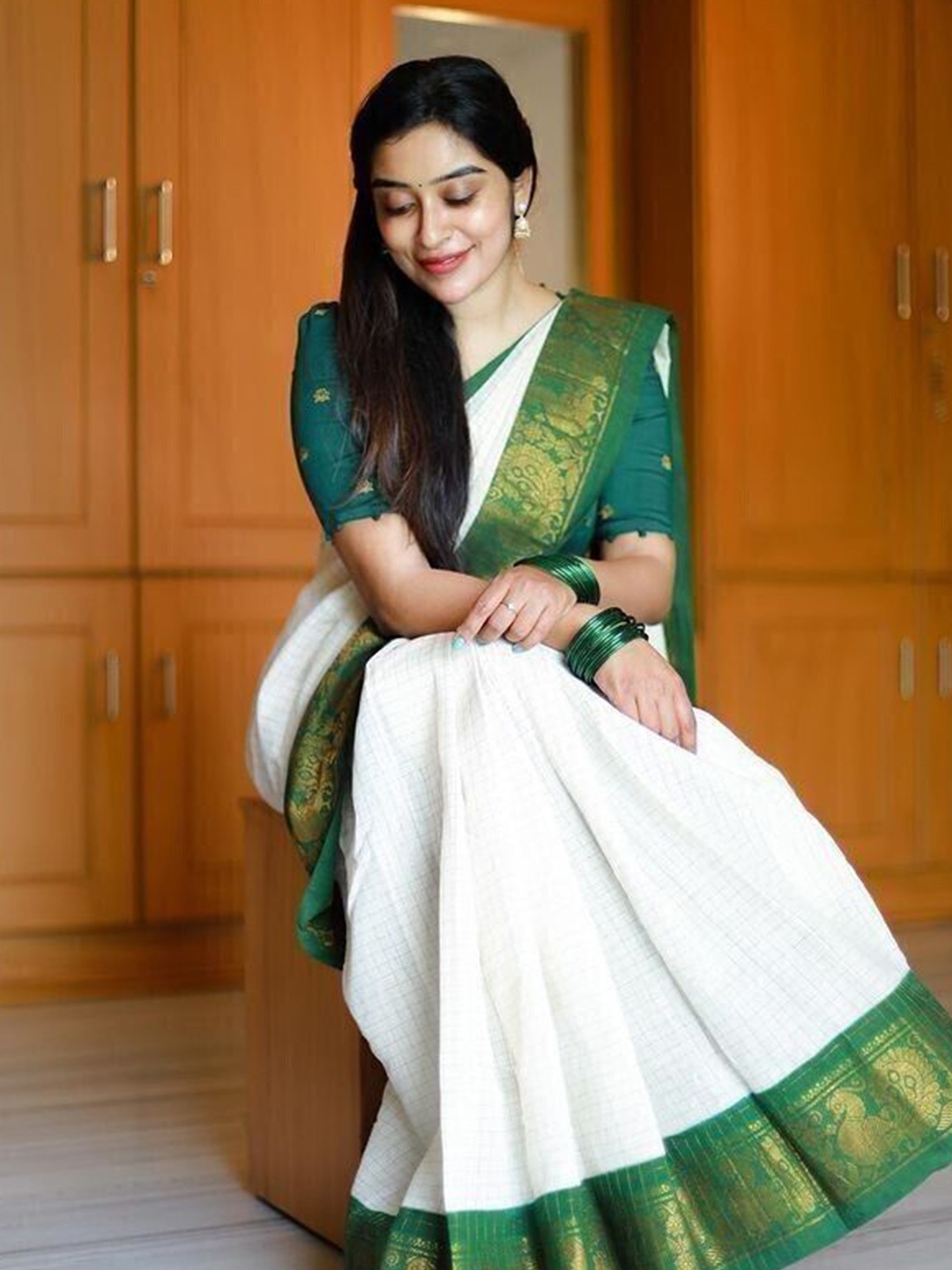 

bansari textiles Checked Woven Design Kanjeevaram Saree, White