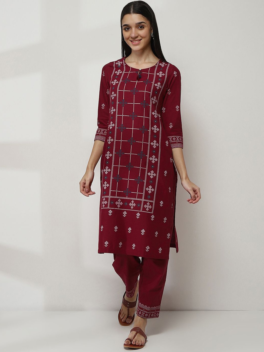 

Rangriti Floral Woven Design Keyhole Neck Cotton Straight Kurta, Maroon