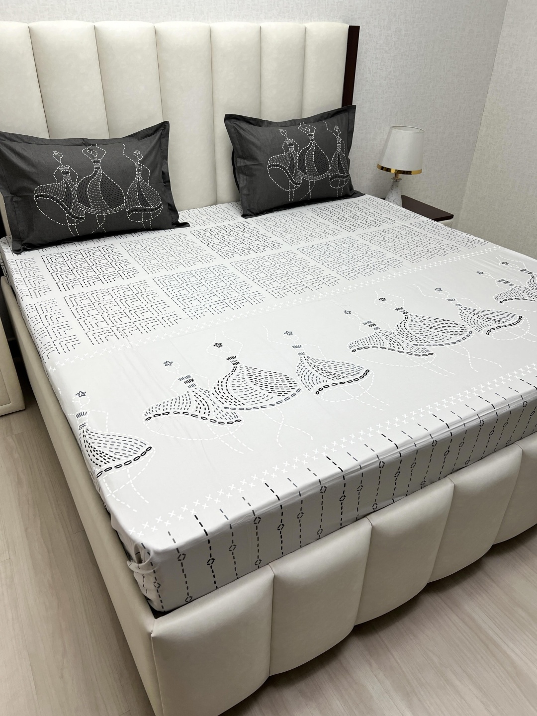 

Pure Decor lifestyle Grey & White Ethnic Motifs 300 TC King Bedsheet Set-2.74 m x 2.74 m