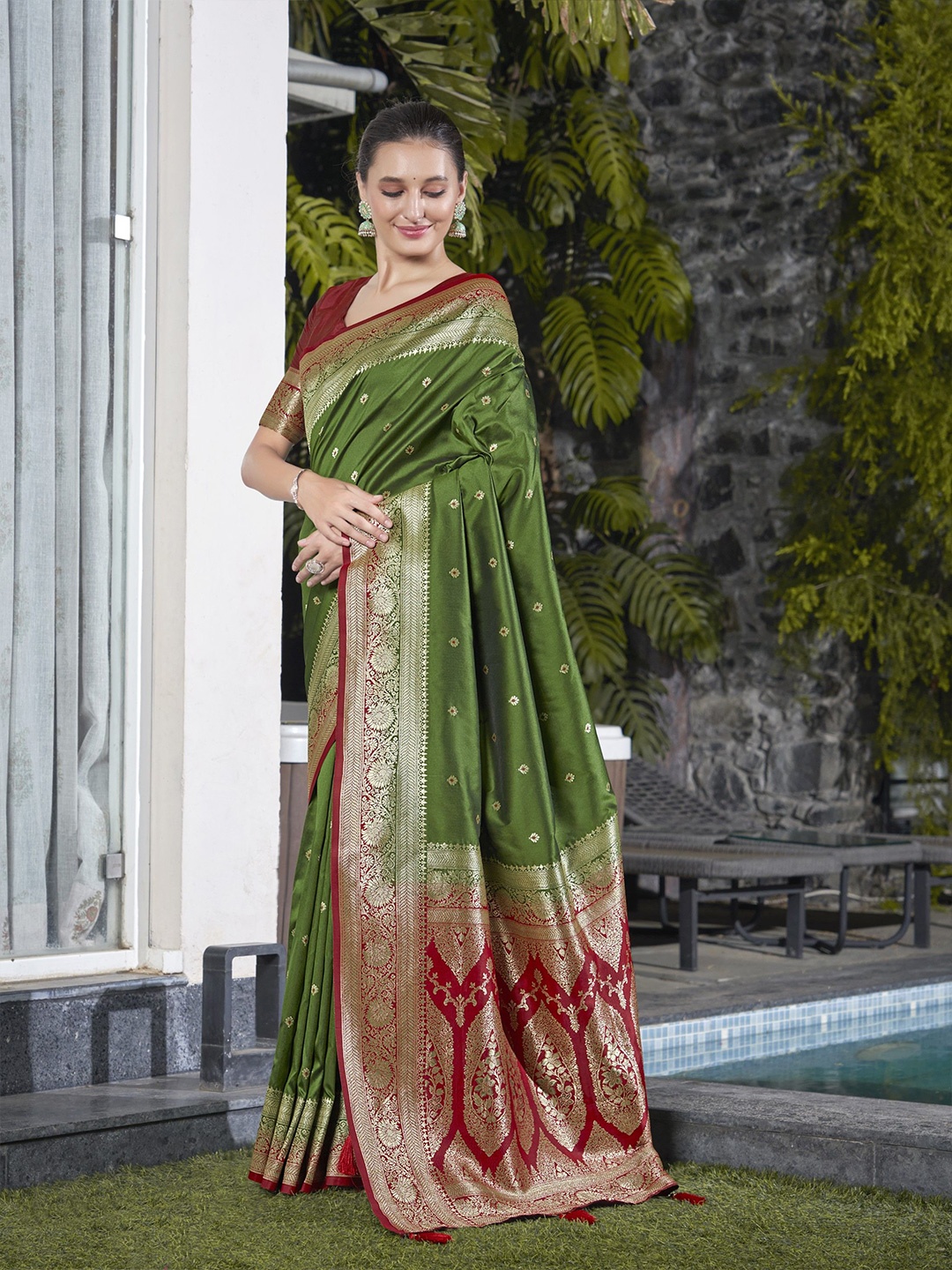 

SAREETHNIC Ethnic Motifs Zari Pure Silk Banarasi Saree, Green