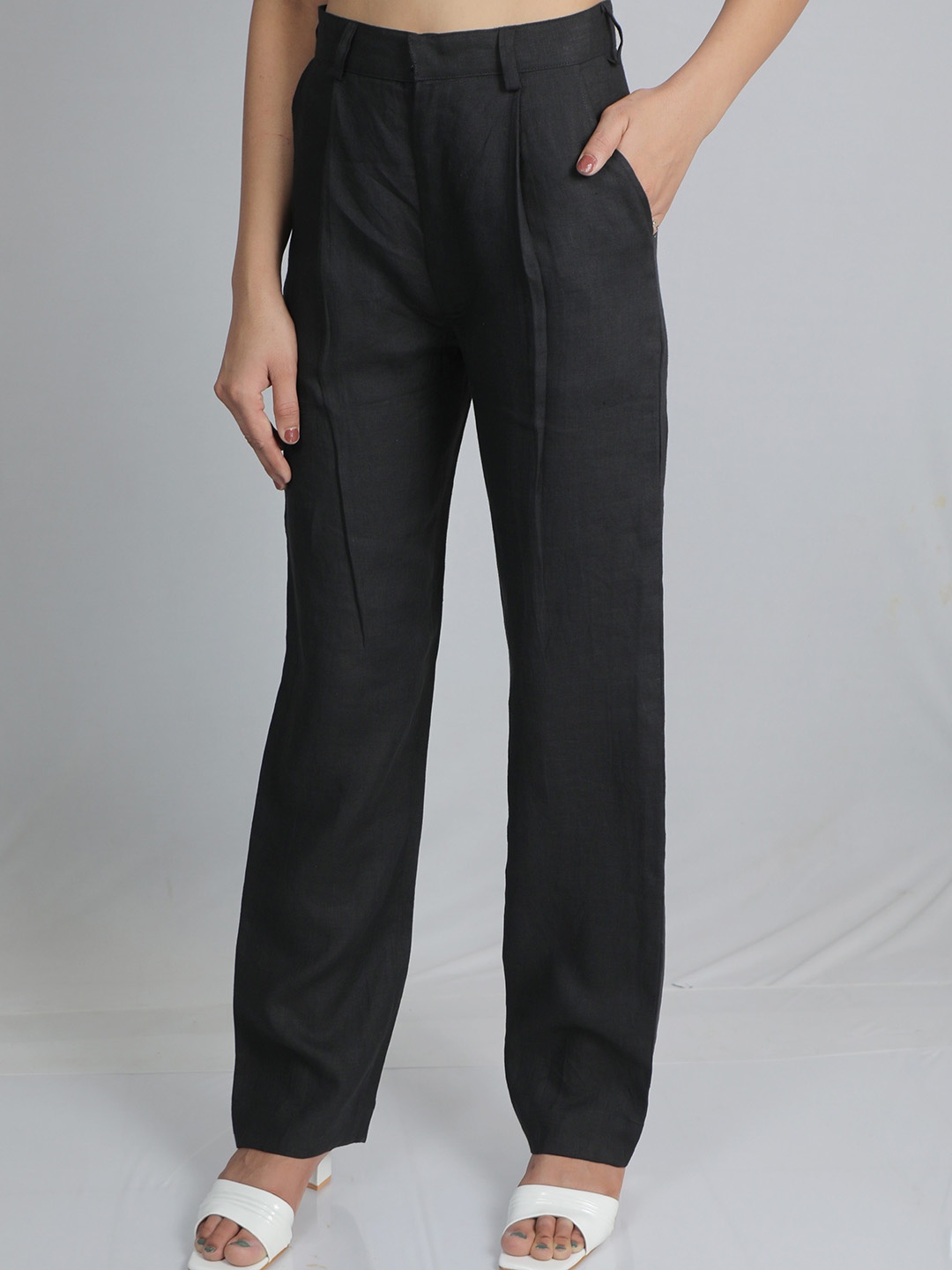 

House of Harakh Women Tailored Relaxed Fit High-Rise Trouser, Black